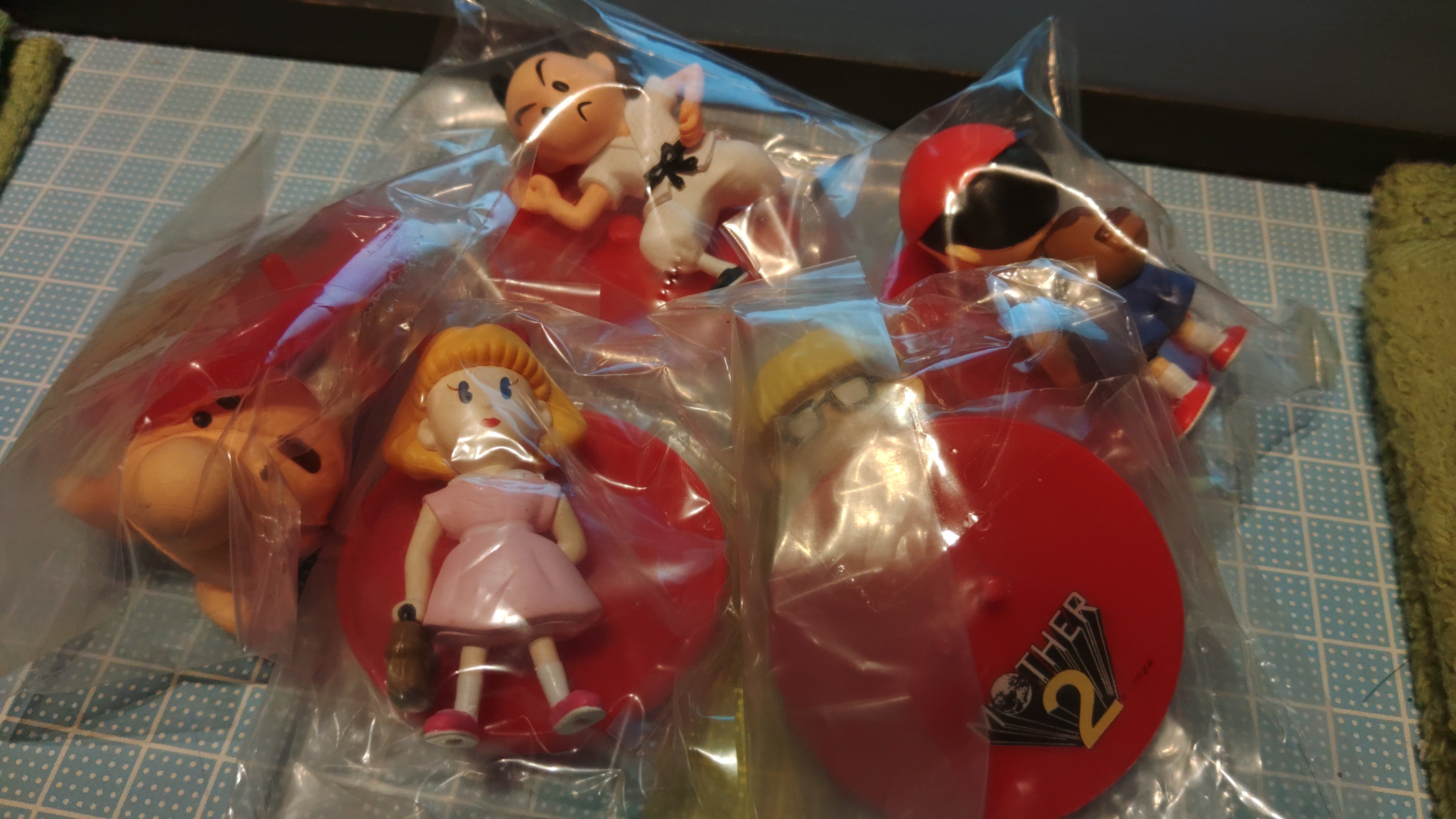 DIY記事】MOTHER2 スタンドフィギュアのガラスケース｜ゆうま