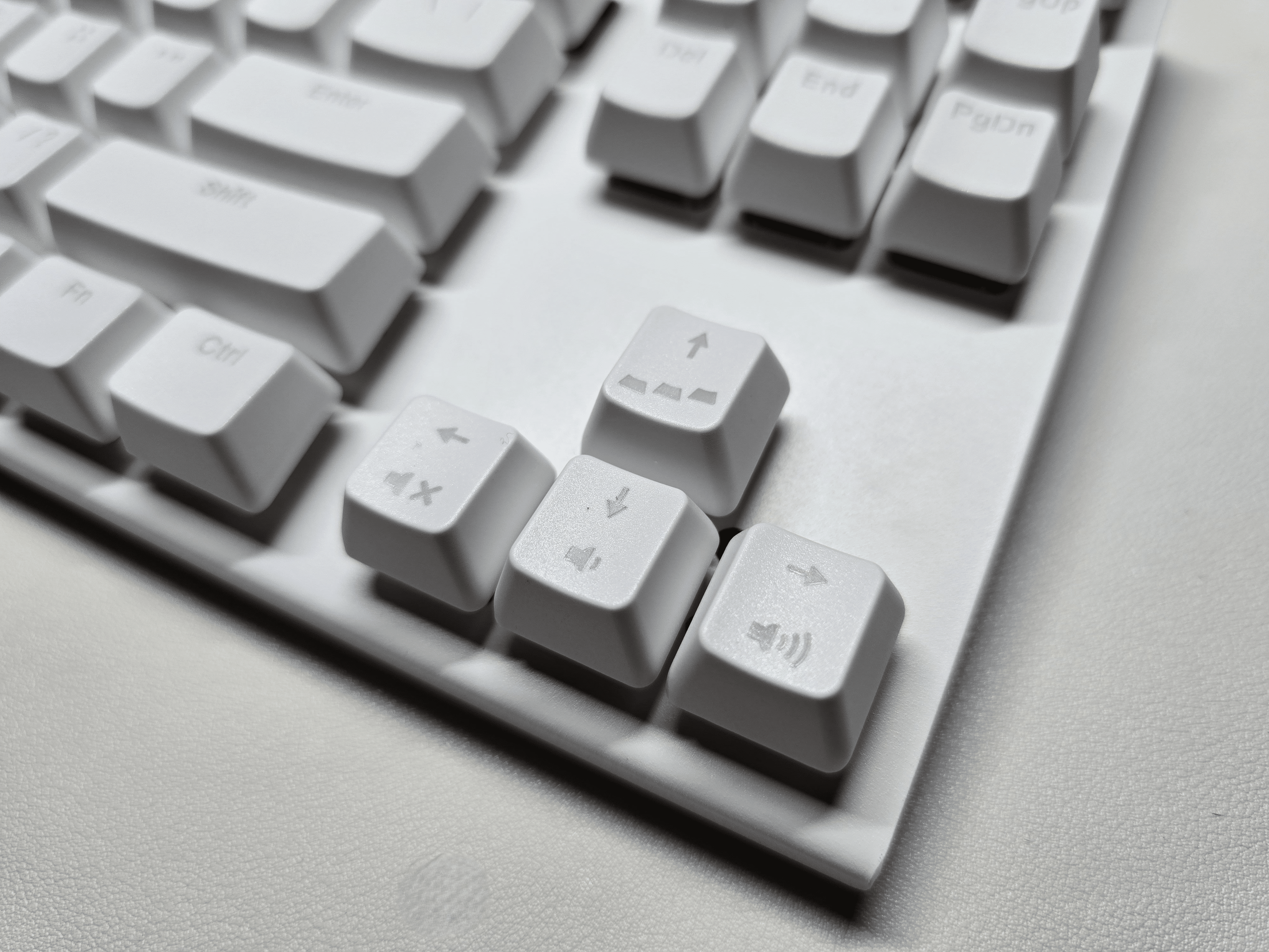 REALFORCE GX1 ホワイト 購入レビュー｜しじま アオ