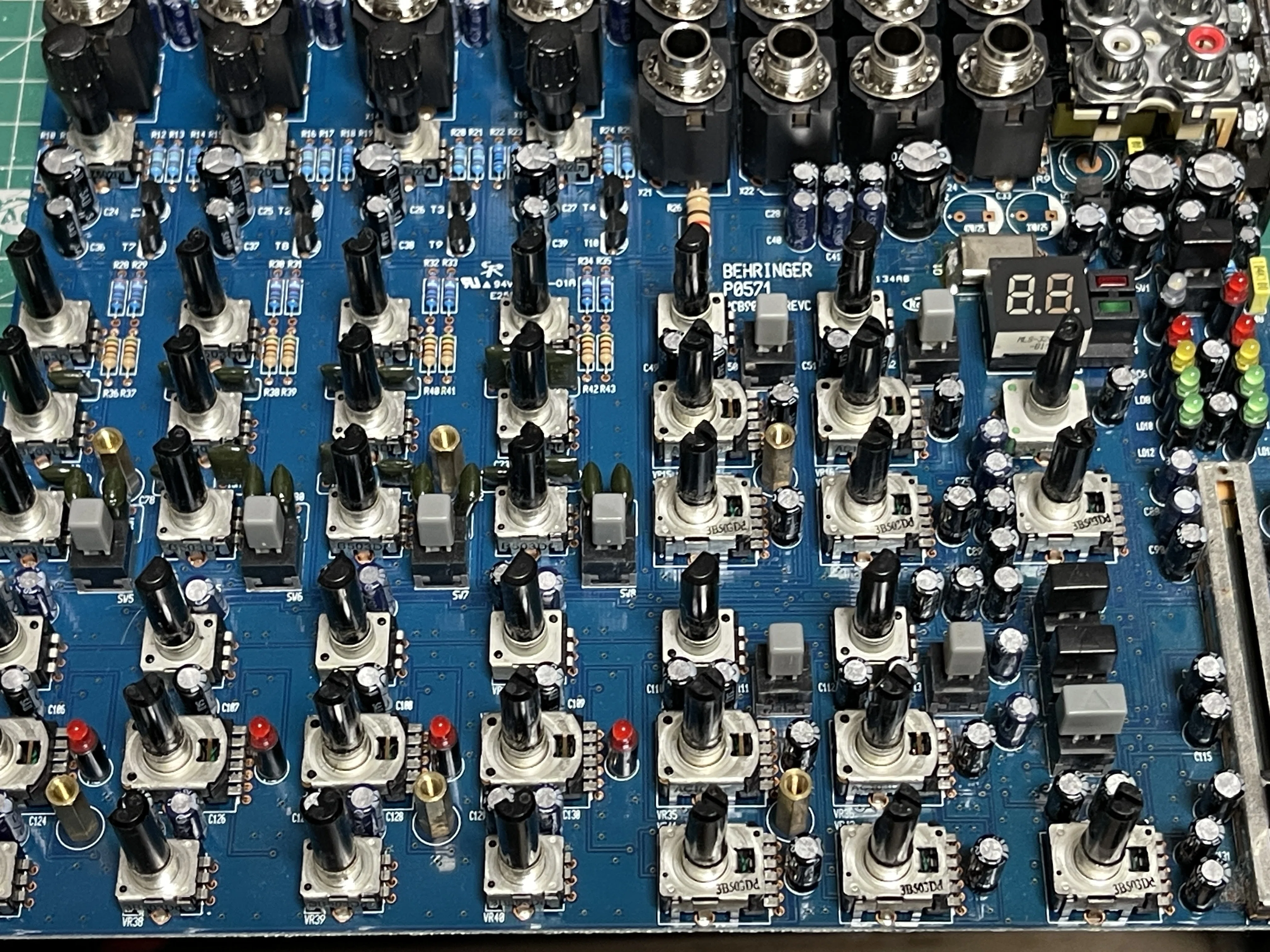 よみがえれBehringer｜怪力熊男