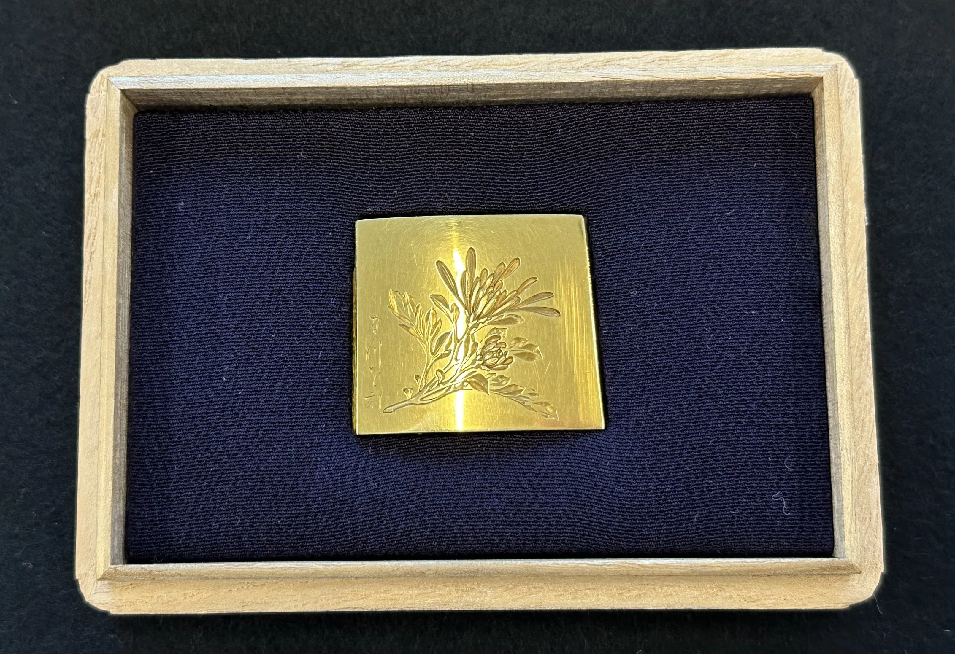 刀剣刀装具銘加納夏雄刻鍔波千鳥