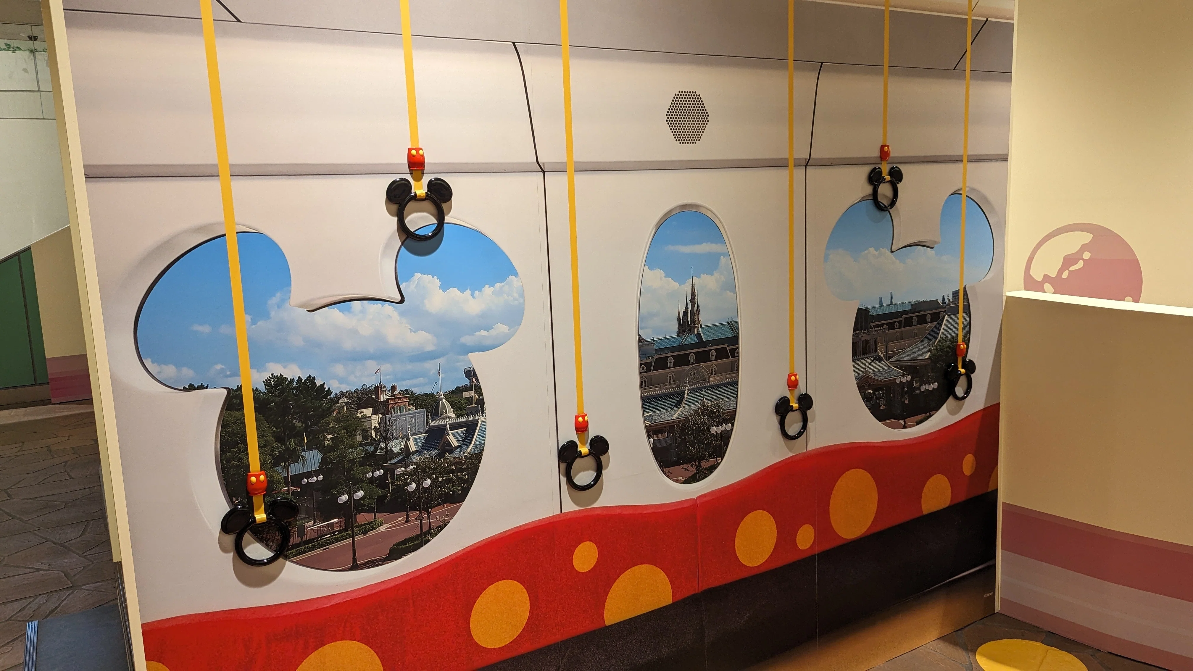 夢のスタートはここから！「Enjoy the ride! Resort Liner」でワクワク