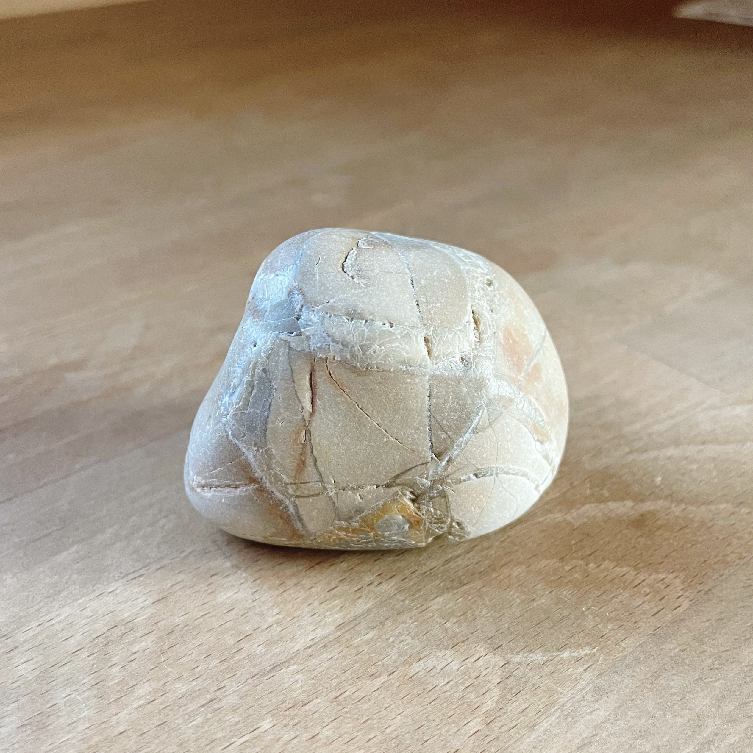 私のお気に入り0003:佐渡の海で拾った石｜めぐみ