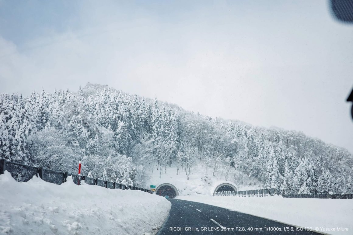 北海道の雪 夜の札幌市 国道36号 〜 除雪グレーダ・ドーザ “鮮やかな” 連携