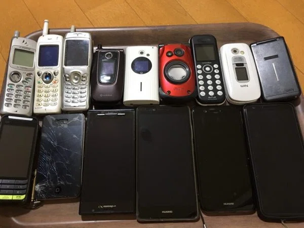 私的・ケータイ20年史【昔使っていた携帯をリメイクして貯金箱を作り