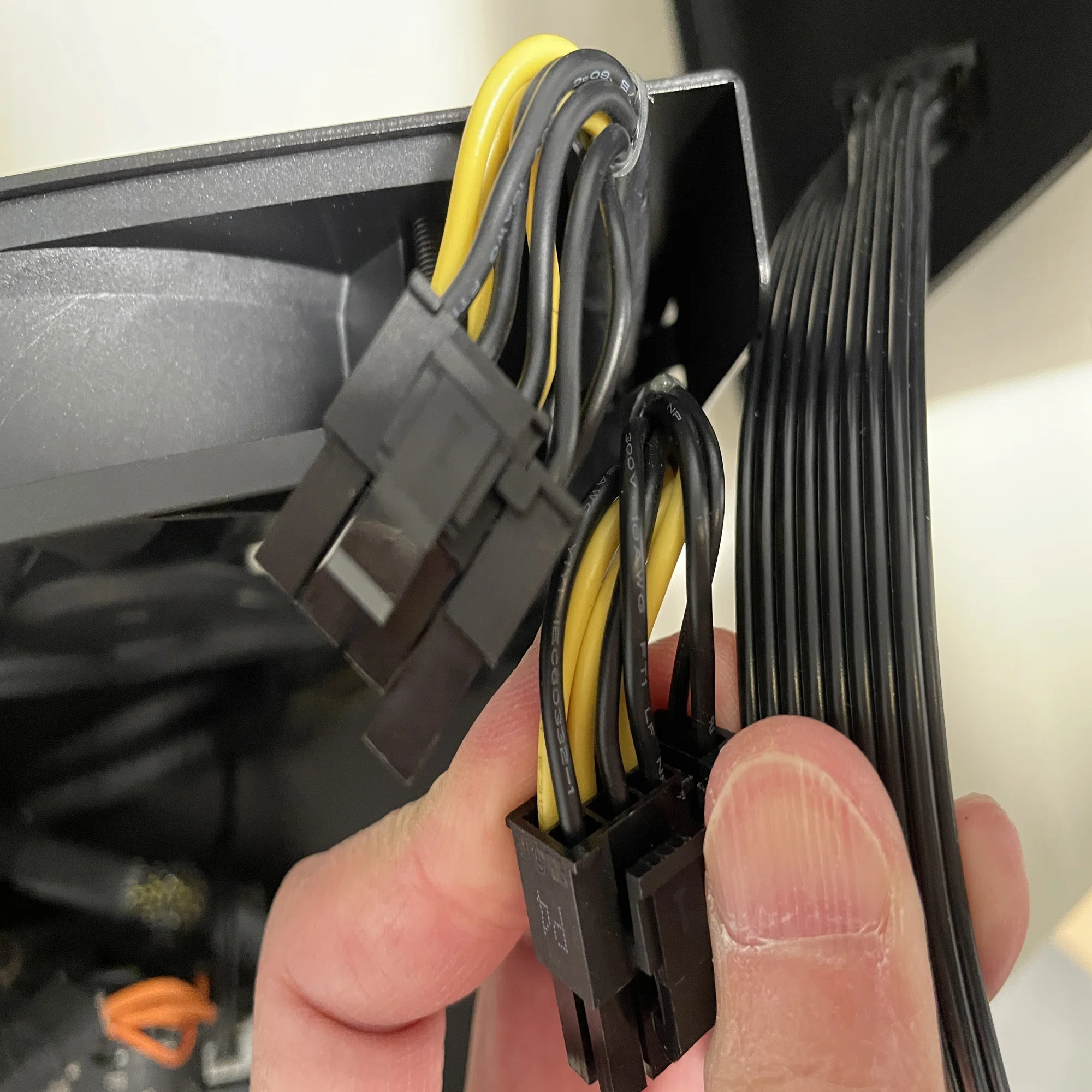 GeForce RTX 4090をRazer Core X Chromaに取り付けて動かせるように 