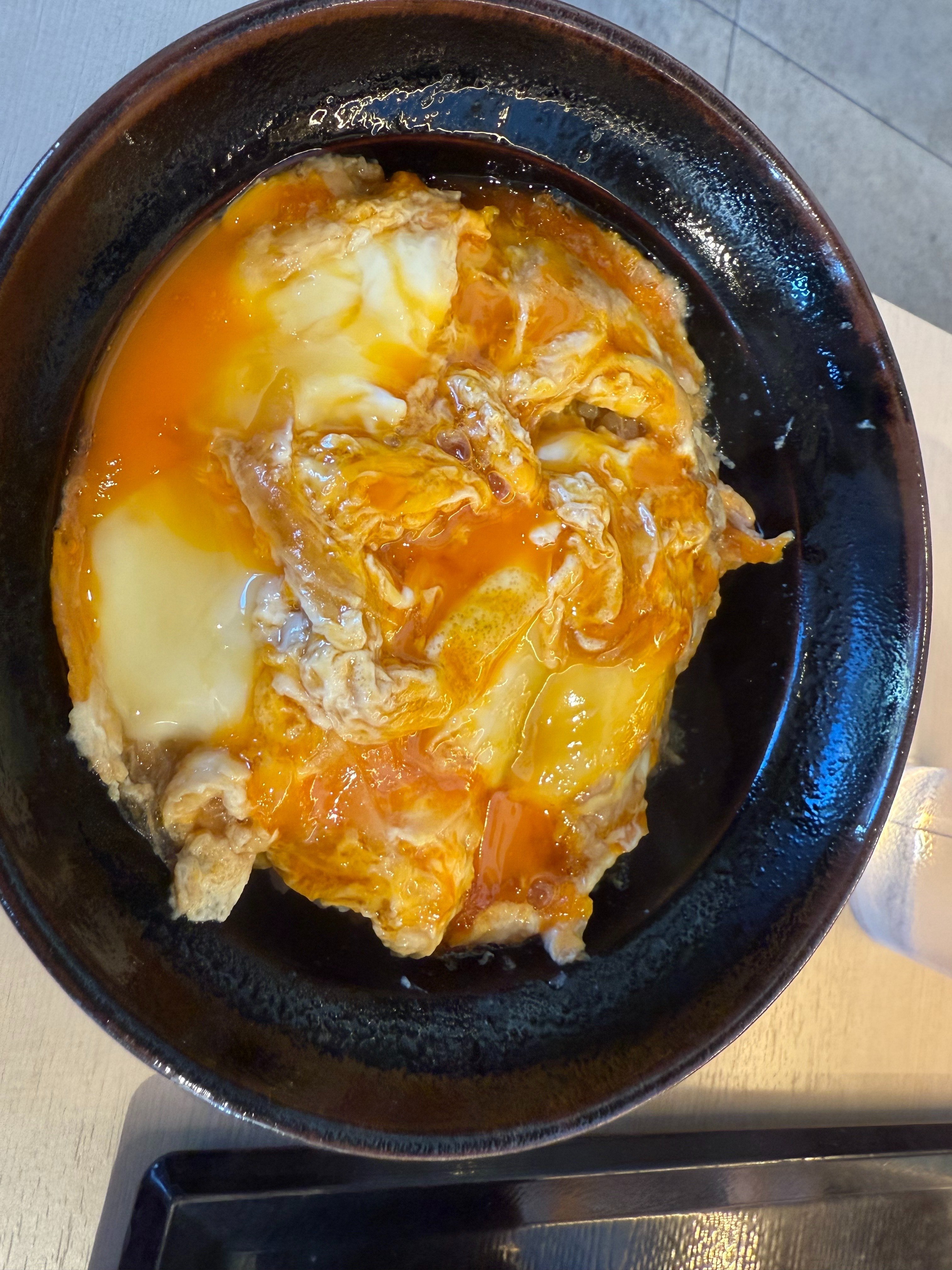 靖国神社 鳥濱トメさんの玉子丼｜萬里也(まりや)