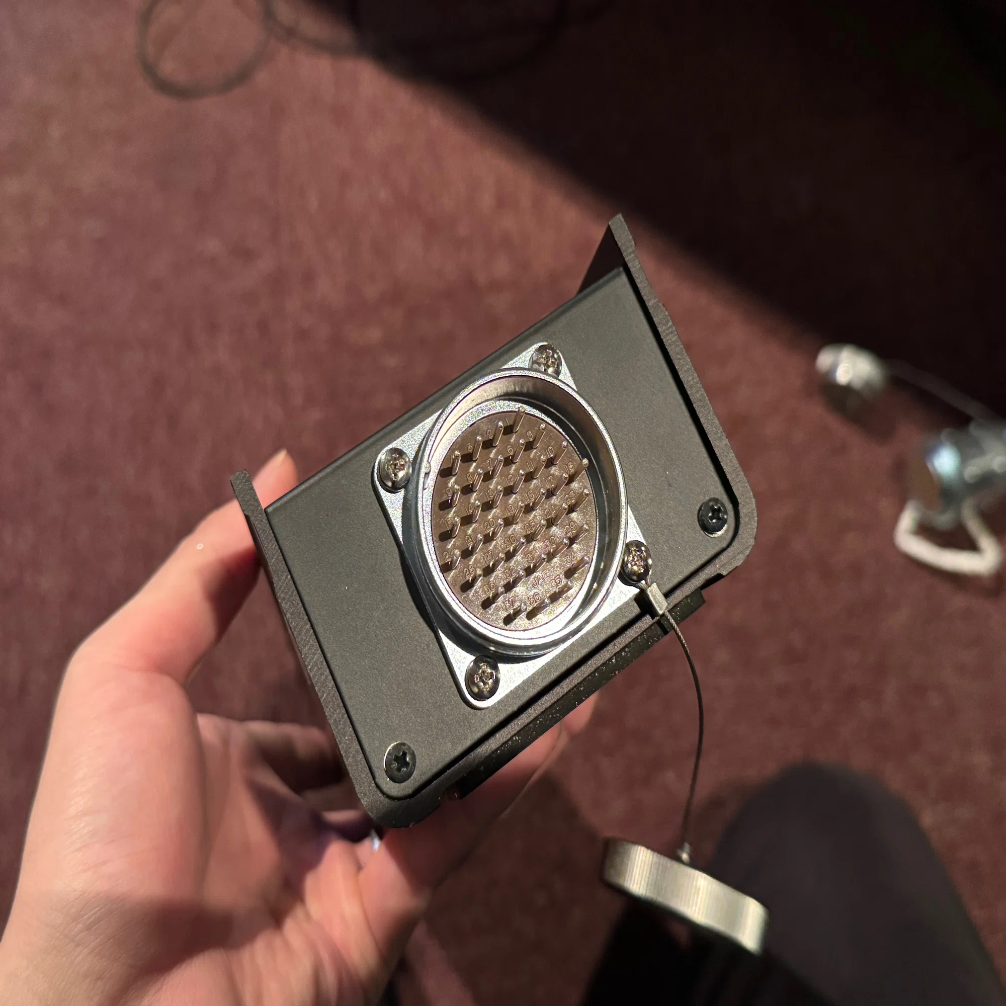 LANケーブル1本で音声ケーブル4本分の音を伝送できる「マルチ 