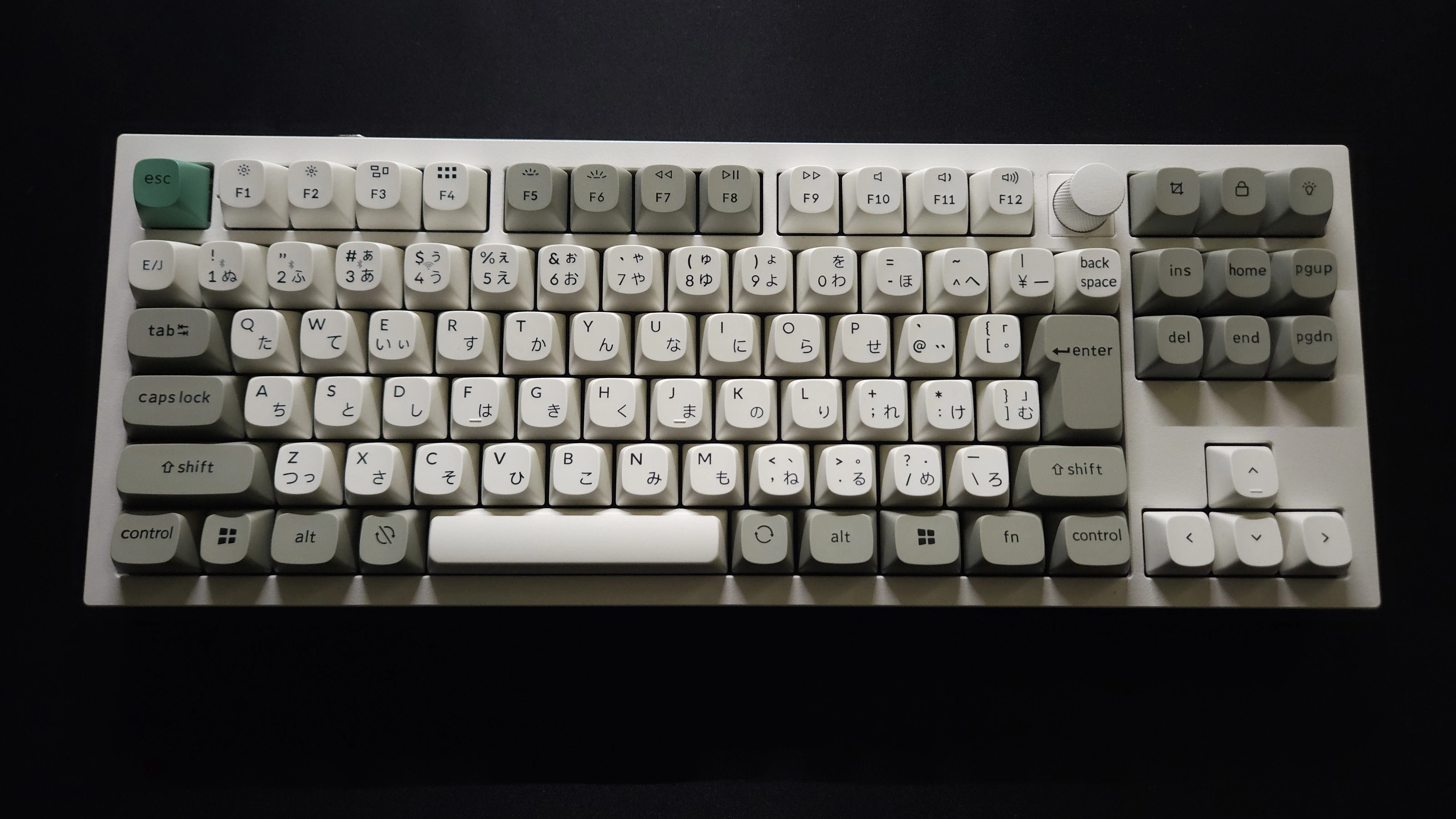 キーボードは「こういうのがいいんだよ」とKeychron Q3 MAXを 