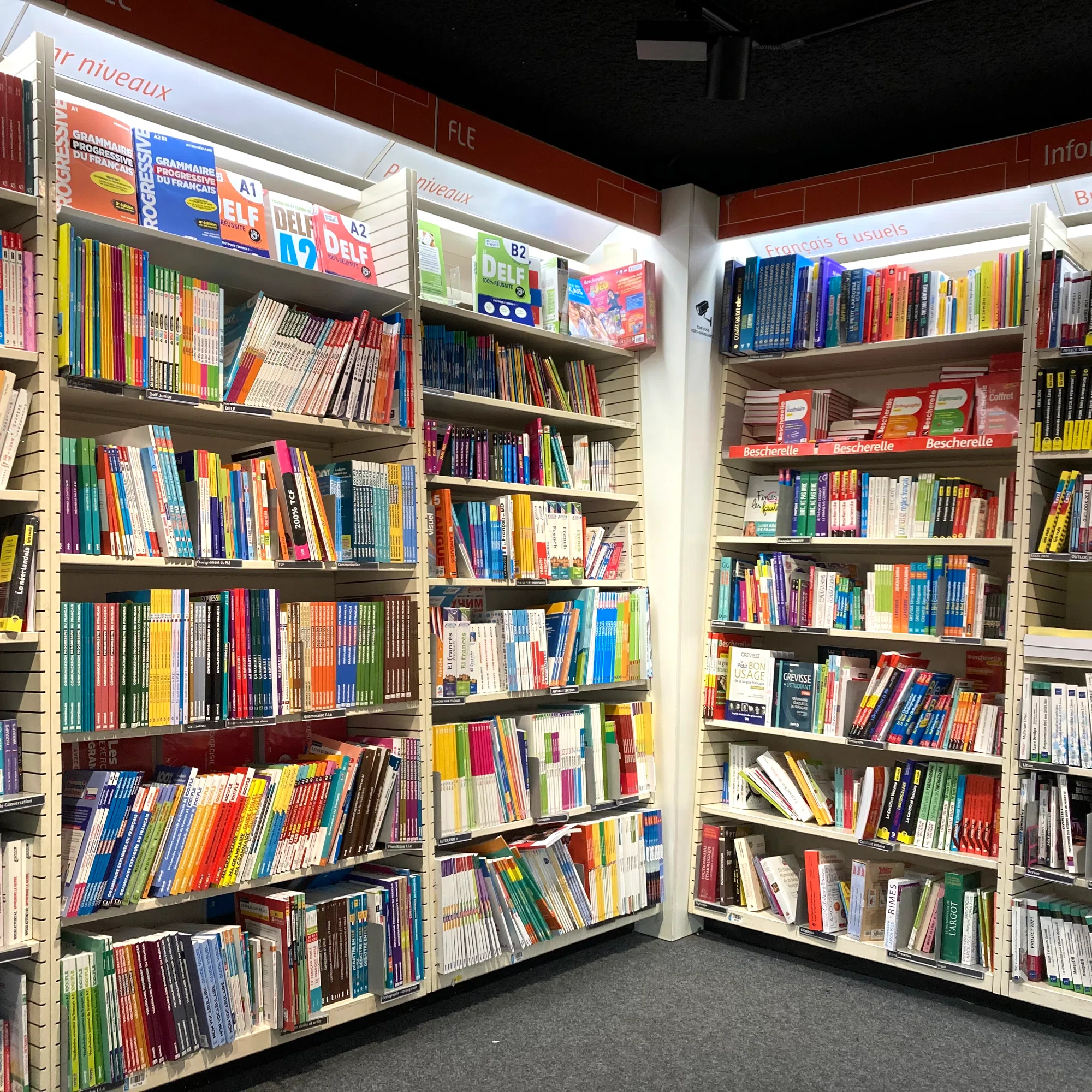 パリの本屋] フランス語参考書はこちらで [画材とチョコも]｜語学参考