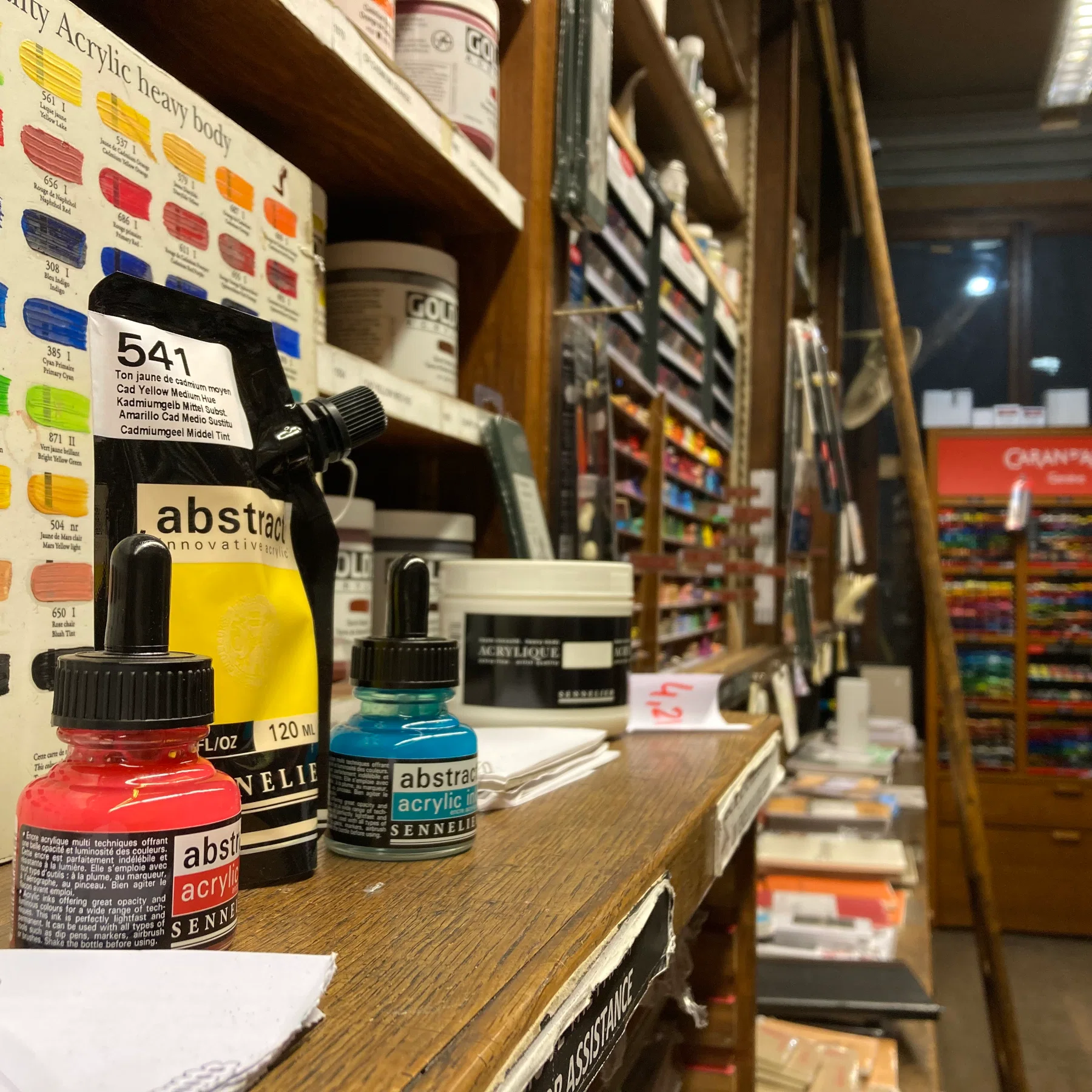 パリの本屋] フランス語参考書はこちらで [画材とチョコも]｜語学参考