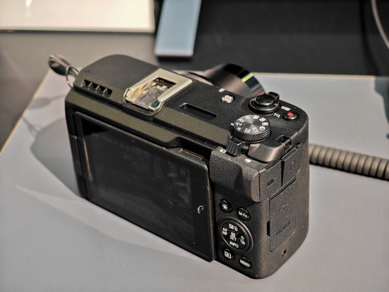 Canon 新製品「PowerShot V1」コンパクトカメラ｜Photographer non🐤