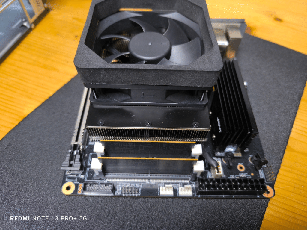 自作ミニPC 20cm×20cm intelJ4105itx 4コア・4スレッド 自作