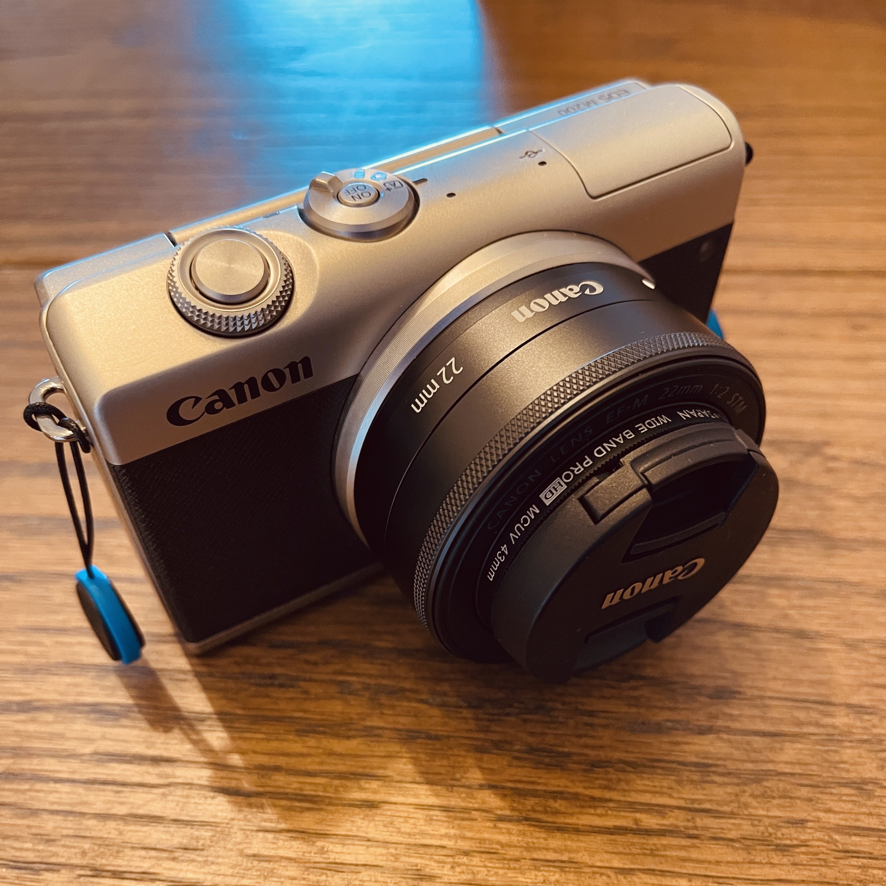 EOS M200]超コンパクトで十分綺麗なAPS-C+パンケーキレンズの