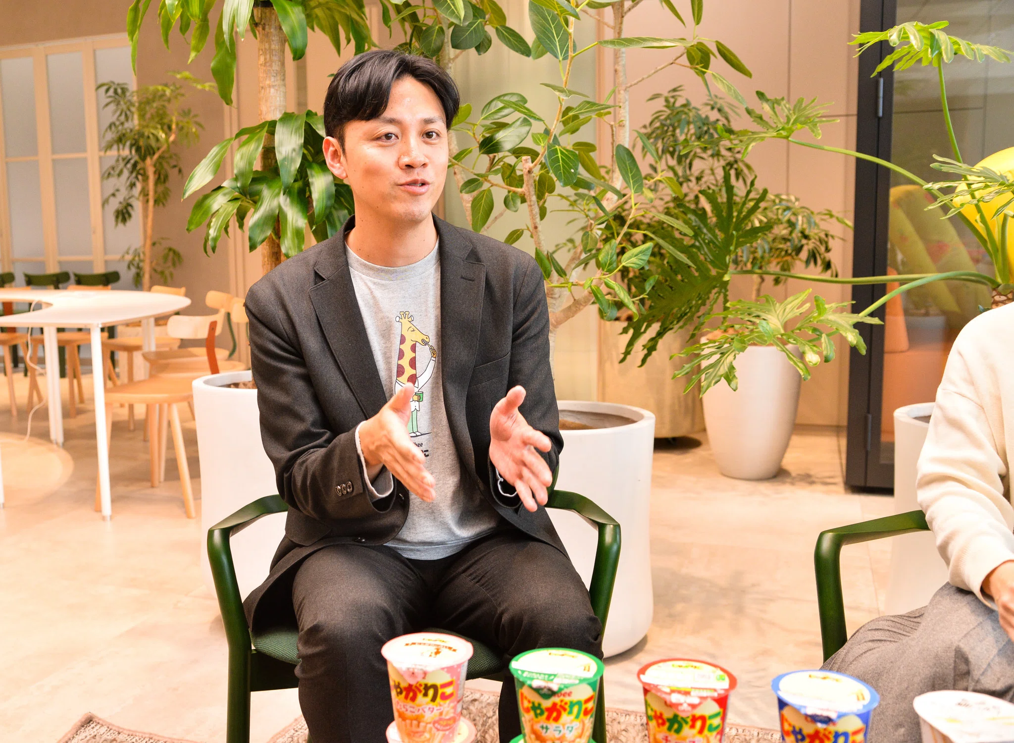 じゃがりこ」が愛され続ける理由（ワケ）には時代に合わせたファン