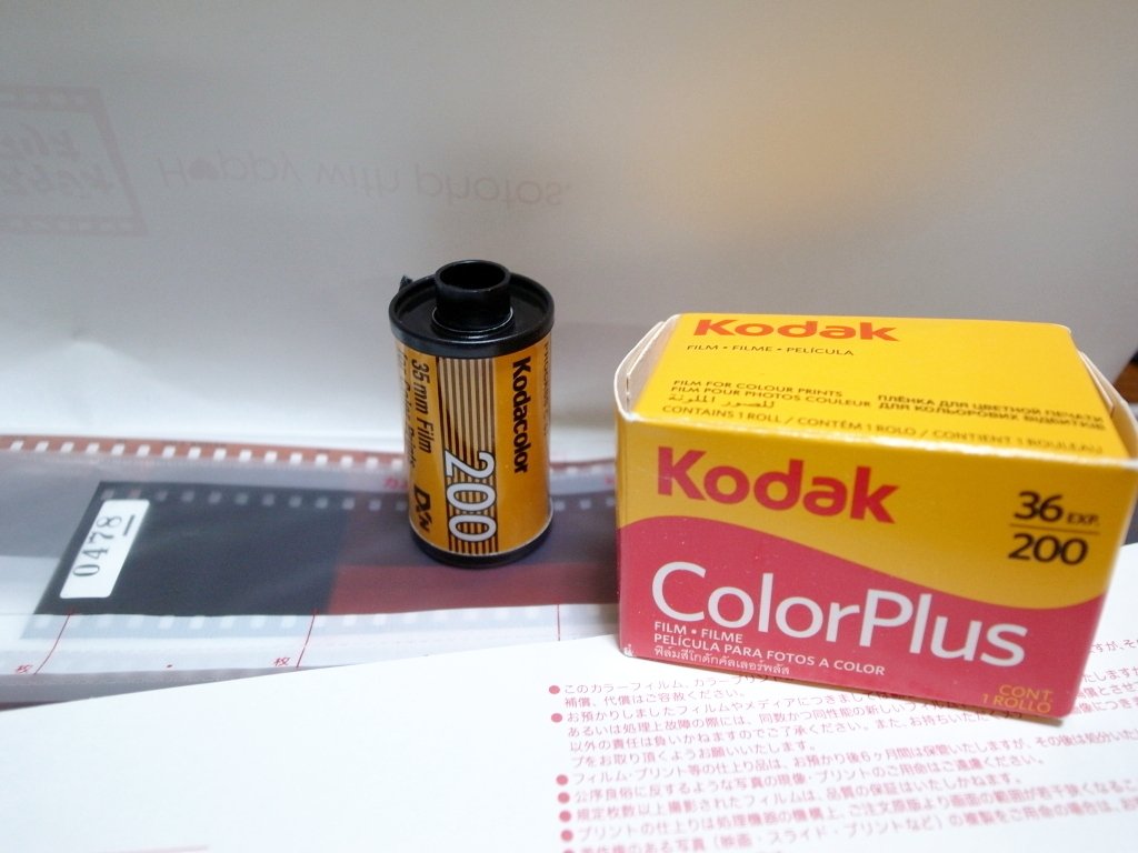 お色はネイビーです。写真が明るく撮れてますが、4枚目の