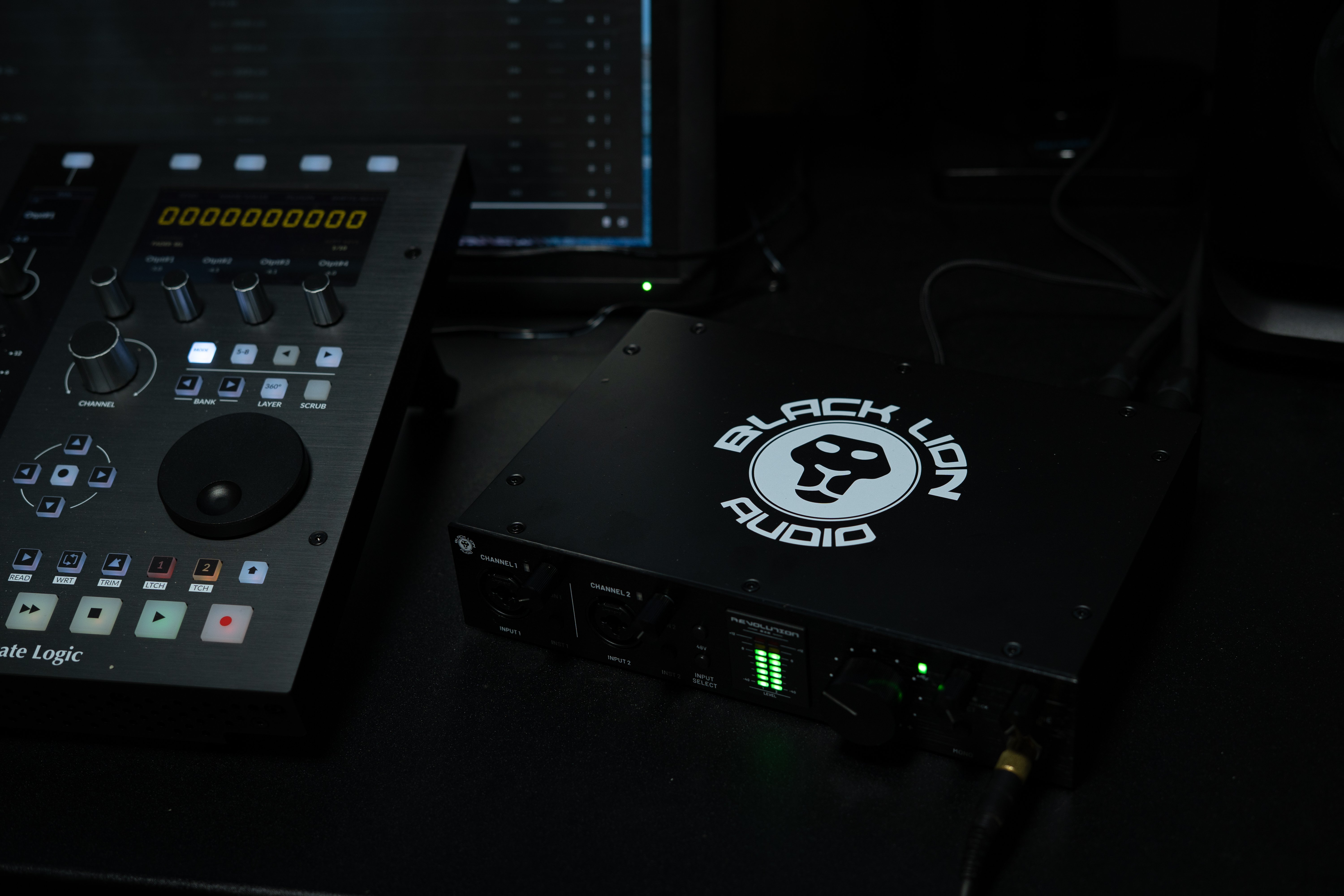 機材の話：Black Lion Audio Revolution2x2｜Lateral Lab.
