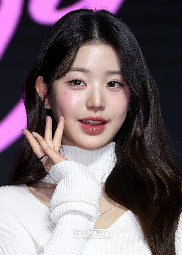 韓国最高のガールズグループ IVE のジャン・ウォニョン顔分析