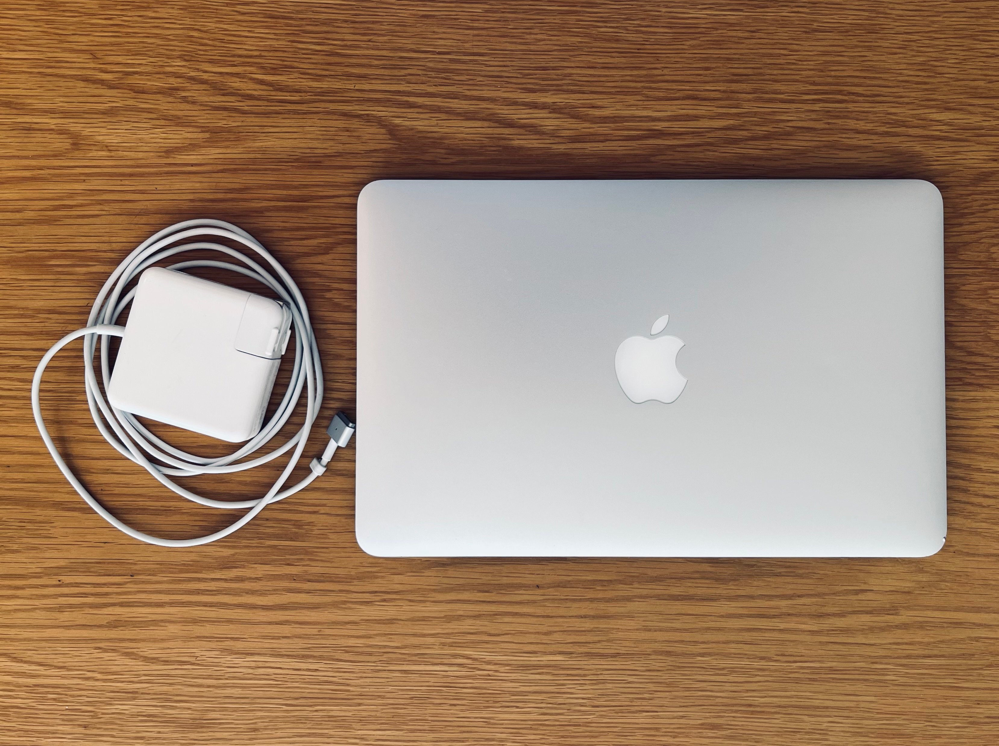 ★MacBook Air★持ち運び便利な11inch i5 高速SSD搭載 MacBook Air 11インチ｜高速SSD128GB｜Intelプロセッサ｜充電器