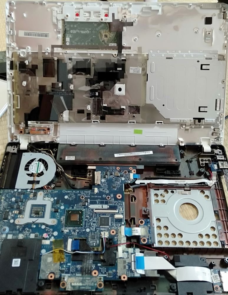 NEC - NEC  PC-le150n2w-h2   美品です。 LaVie E PC-LE150N2W-H2を600円で買いました。｜ぶたうし