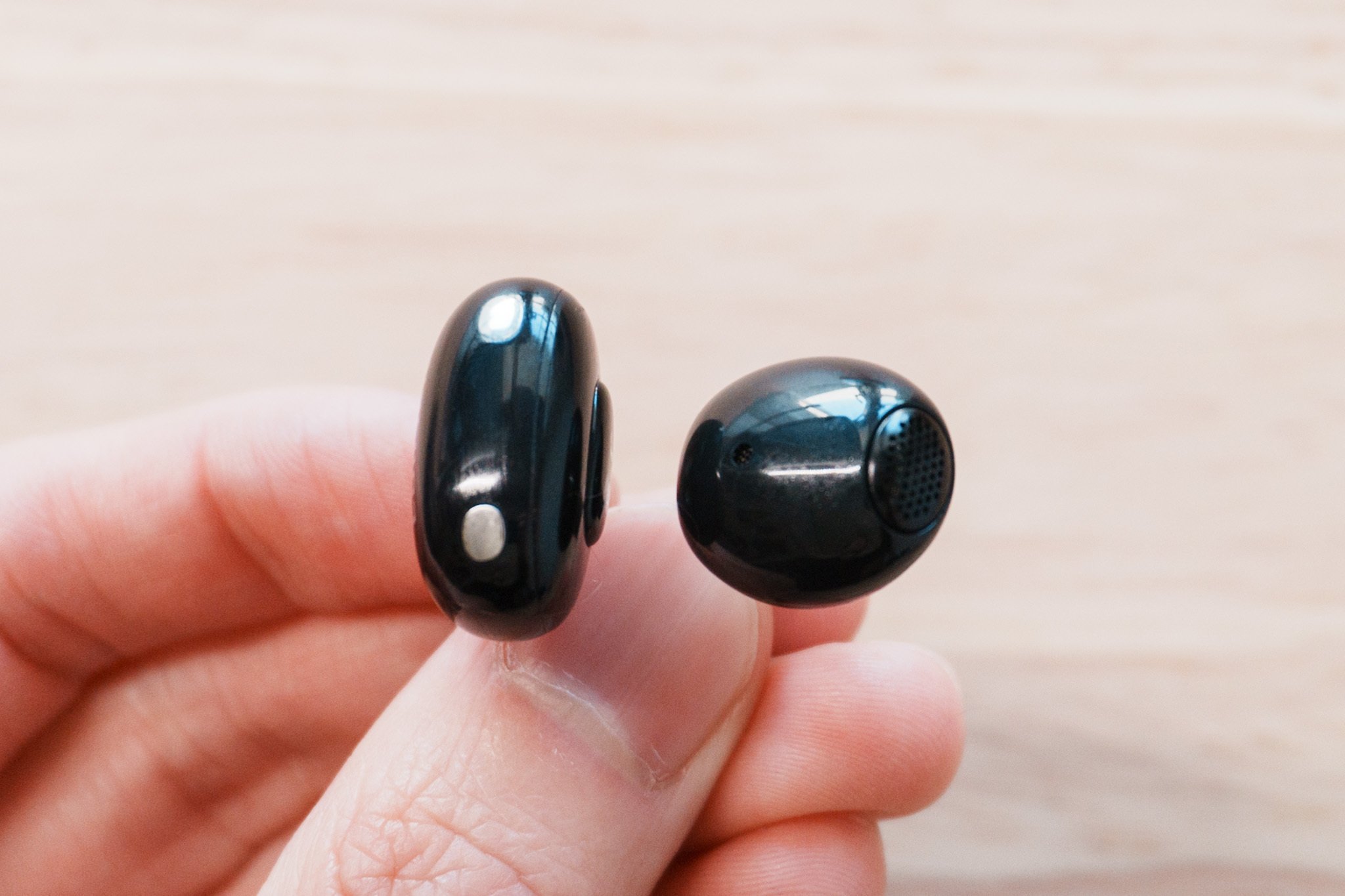 音質も妥協しないイヤーカフ型イヤホンを試す | Edifier LolliClip