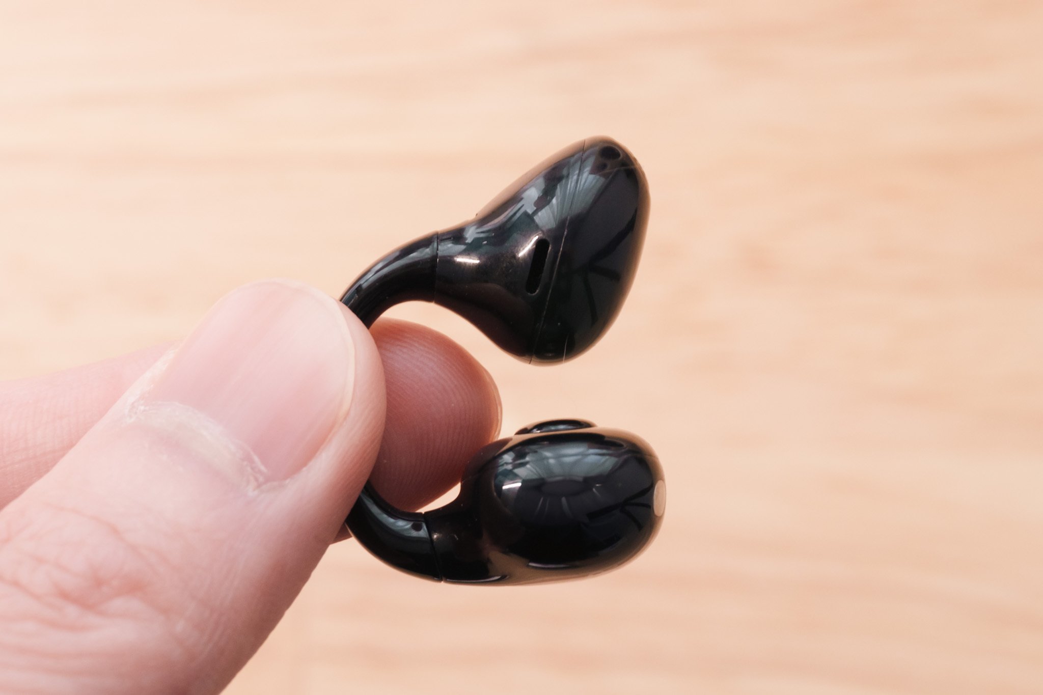 音質も妥協しないイヤーカフ型イヤホンを試す | Edifier LolliClip