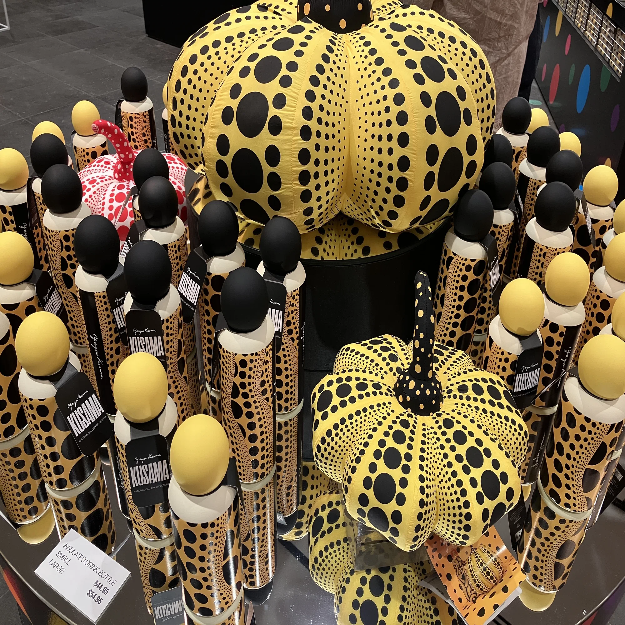 草間彌生展 ヴィクトリア国立美術館 (序の口編)｜Senangxsedh