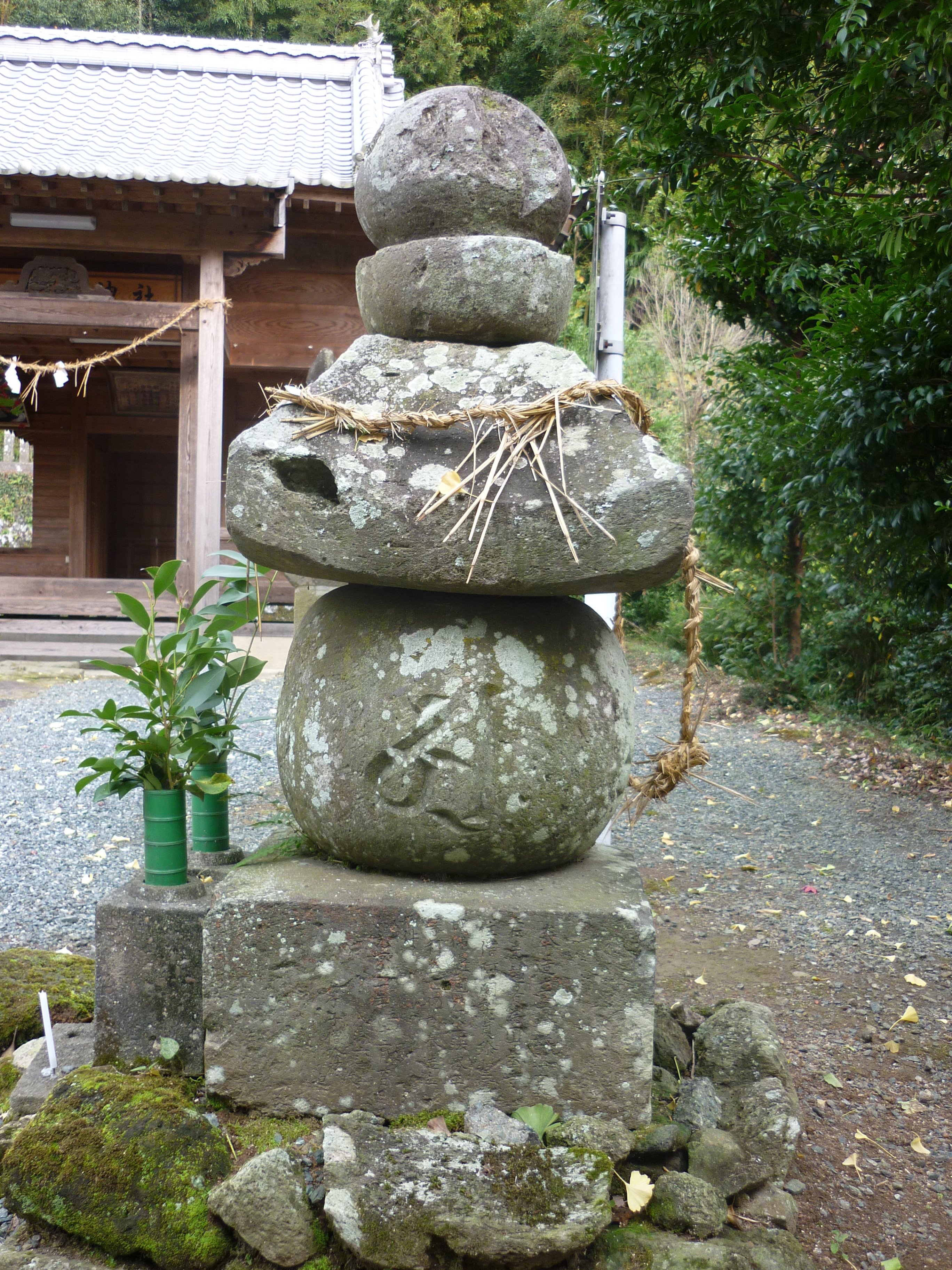 中国・四国・九州地方の石造物⑨：田原五輪塔・船底五輪塔｜綾