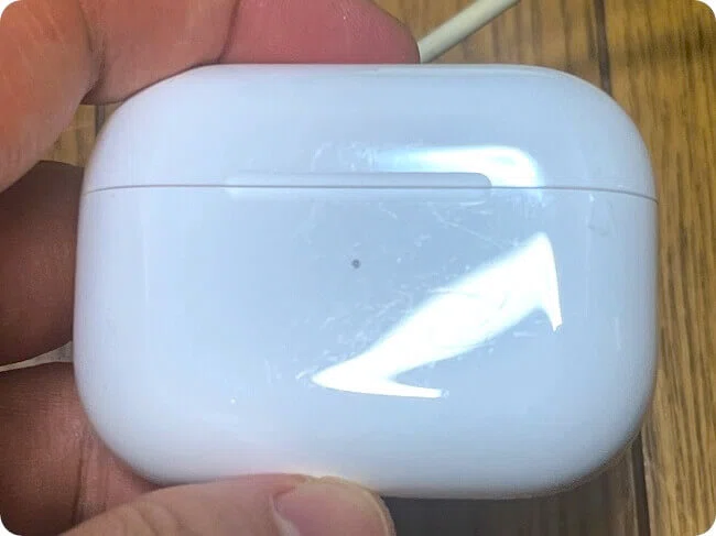 こ*な様 Apple AirPods Pro 2本体 1-2年使用のため、傷あり AirPodsPro（第2世代）のケースが傷だらけになった時の唯一の解決策