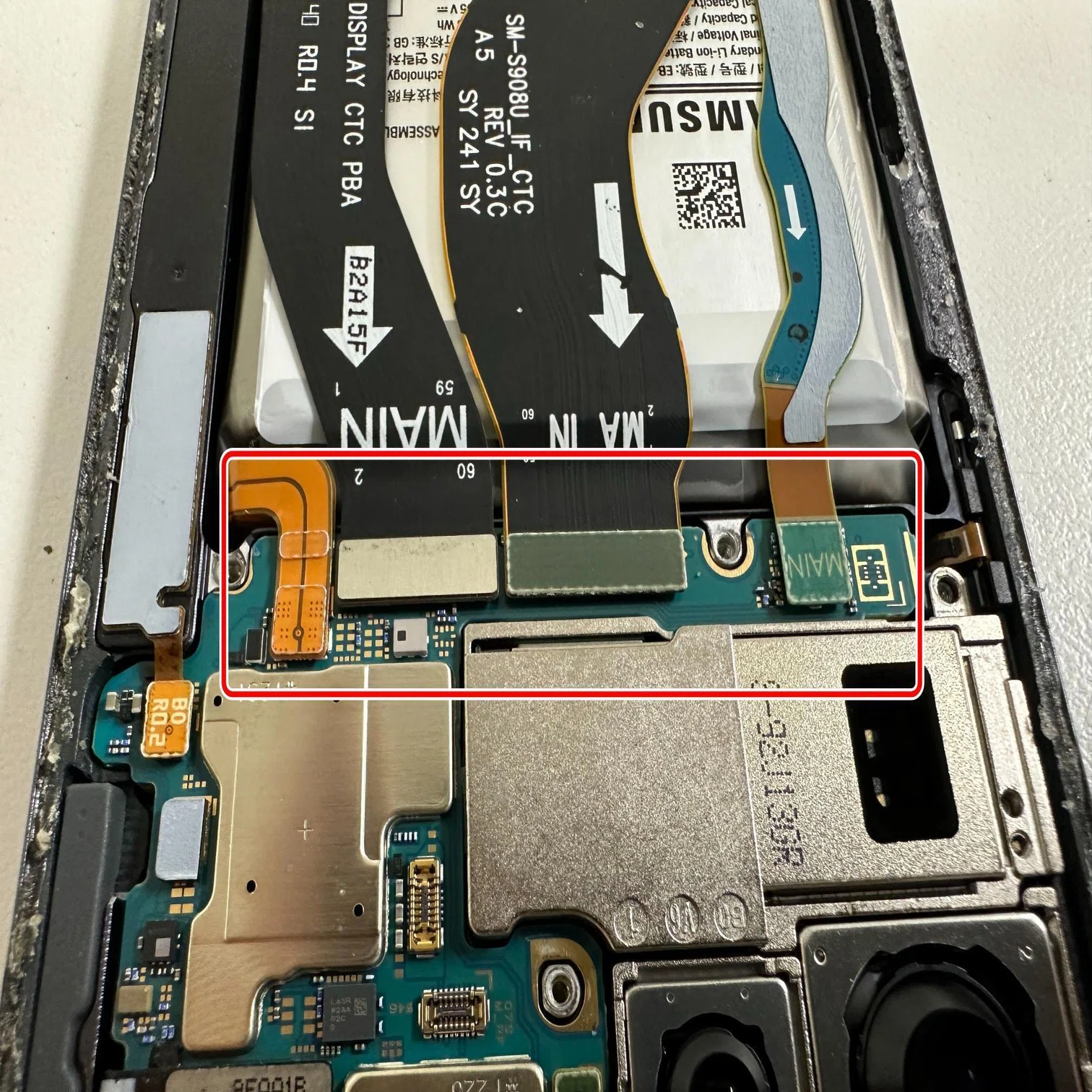 Galaxy S22 Ultraのバッテリー交換を9878円で対応中！電池劣化や膨張で 