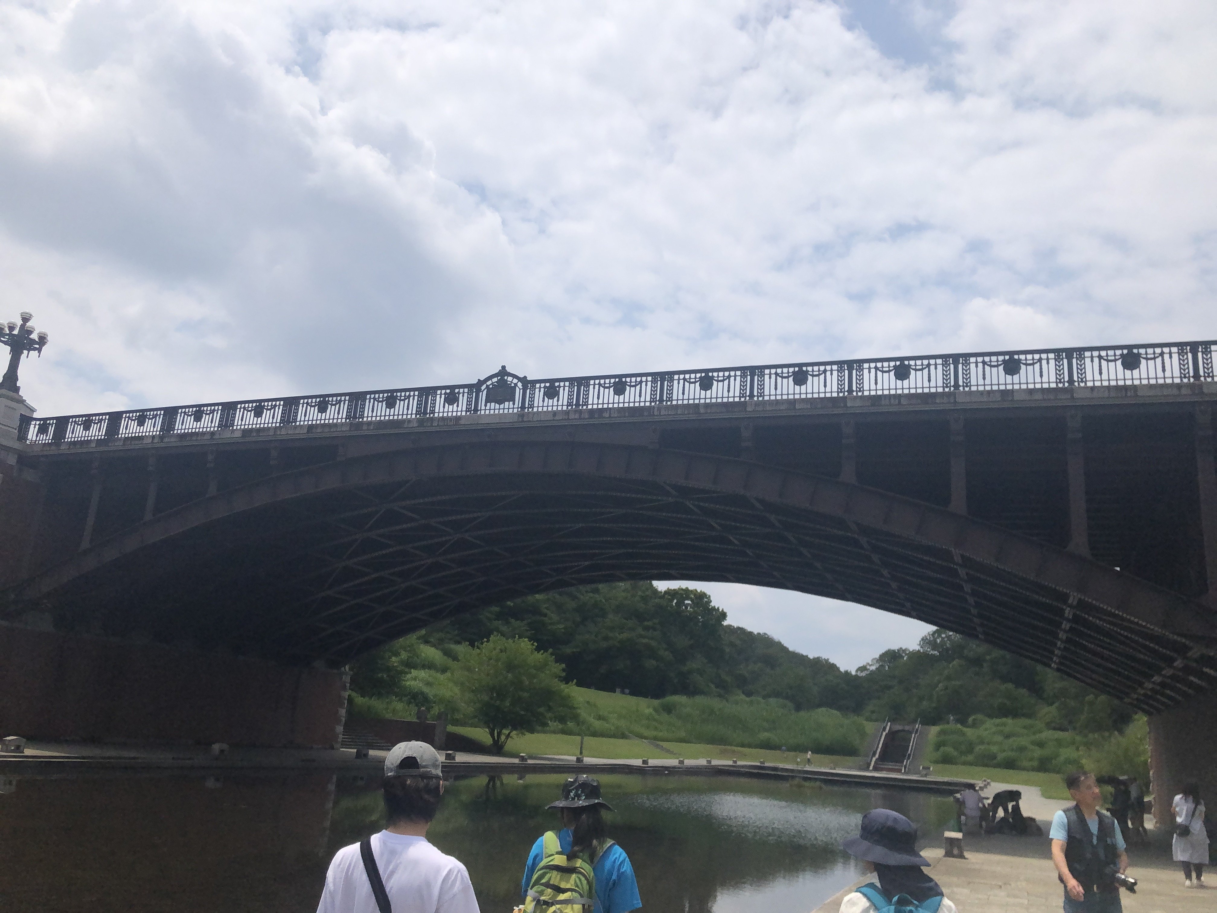 散歩のひと 多摩ニュータウンに四谷見附橋を見る｜（花鳥風月）ikesan