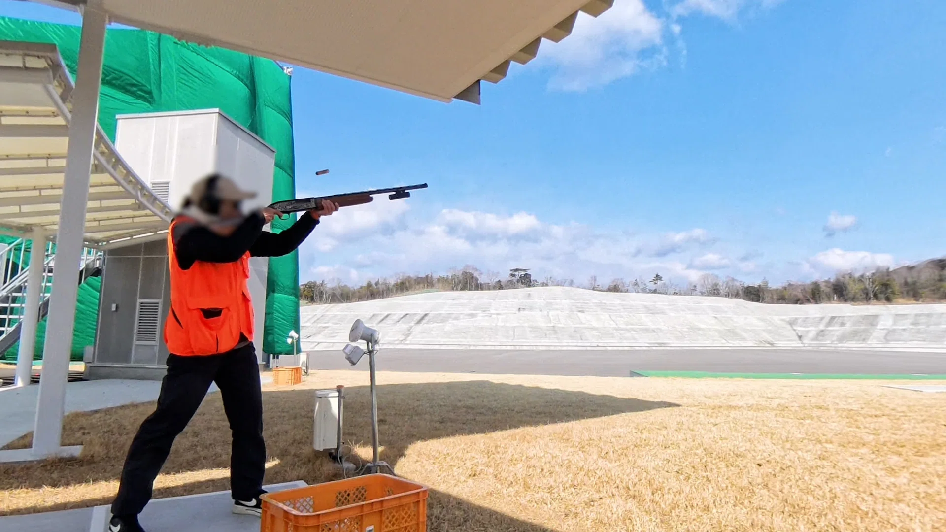 罠ガールがスキート射撃挑戦！まだ、あまり当たりませんが、やってやれ