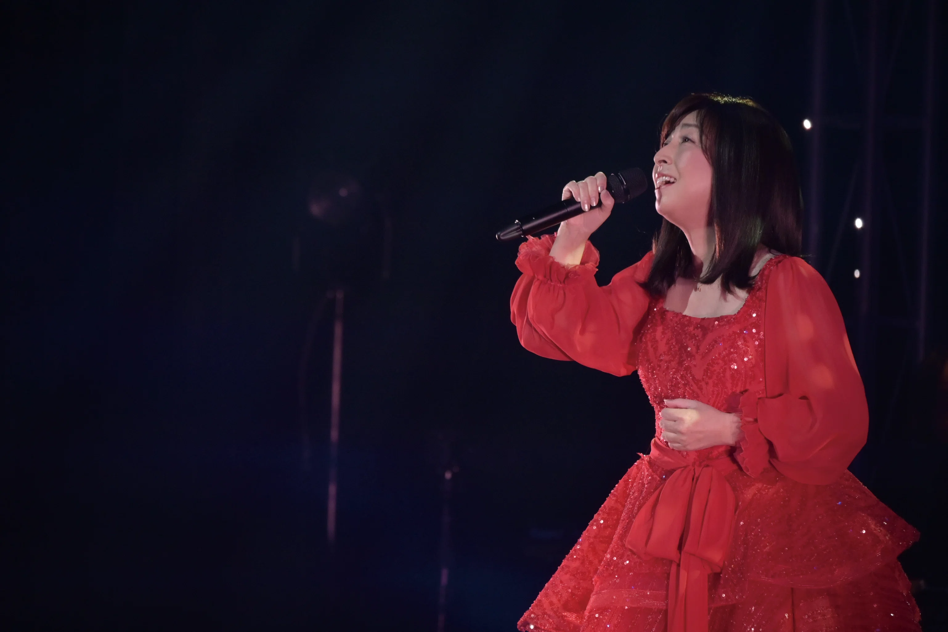 今年10月にソロデビュー40周年を迎える岡村孝子が昨年12月21日に LINE