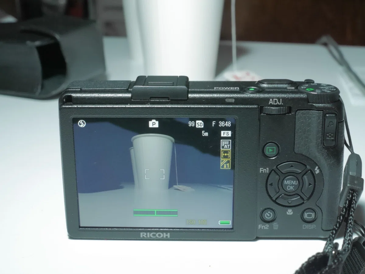 RICOH GR DIGITAL III と GR III｜カメラのヤマヤ