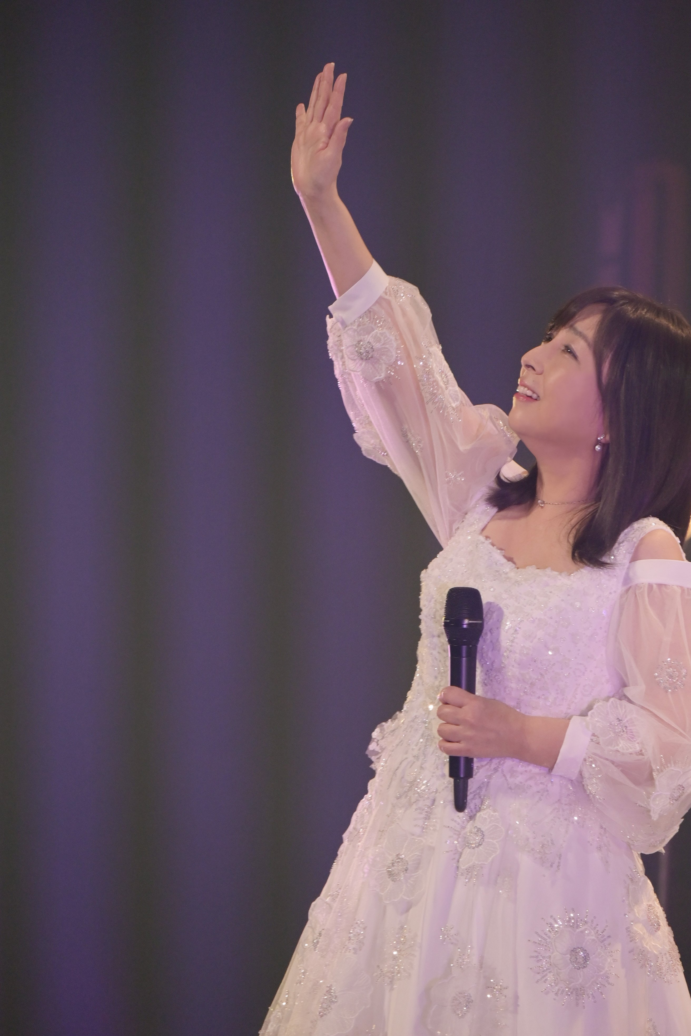 今年10月にソロデビュー40周年を迎える岡村孝子が昨年12月21日に LINE