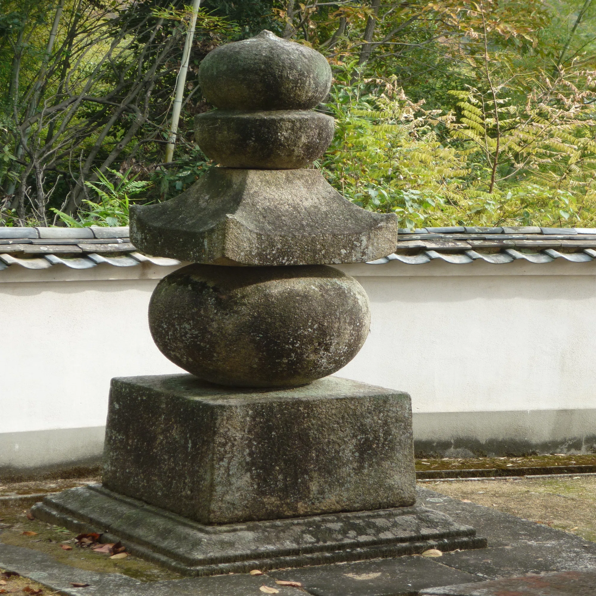 中国・四国・九州地方の石造物①：浄土寺宝篋印塔・五輪塔（伝・足利 