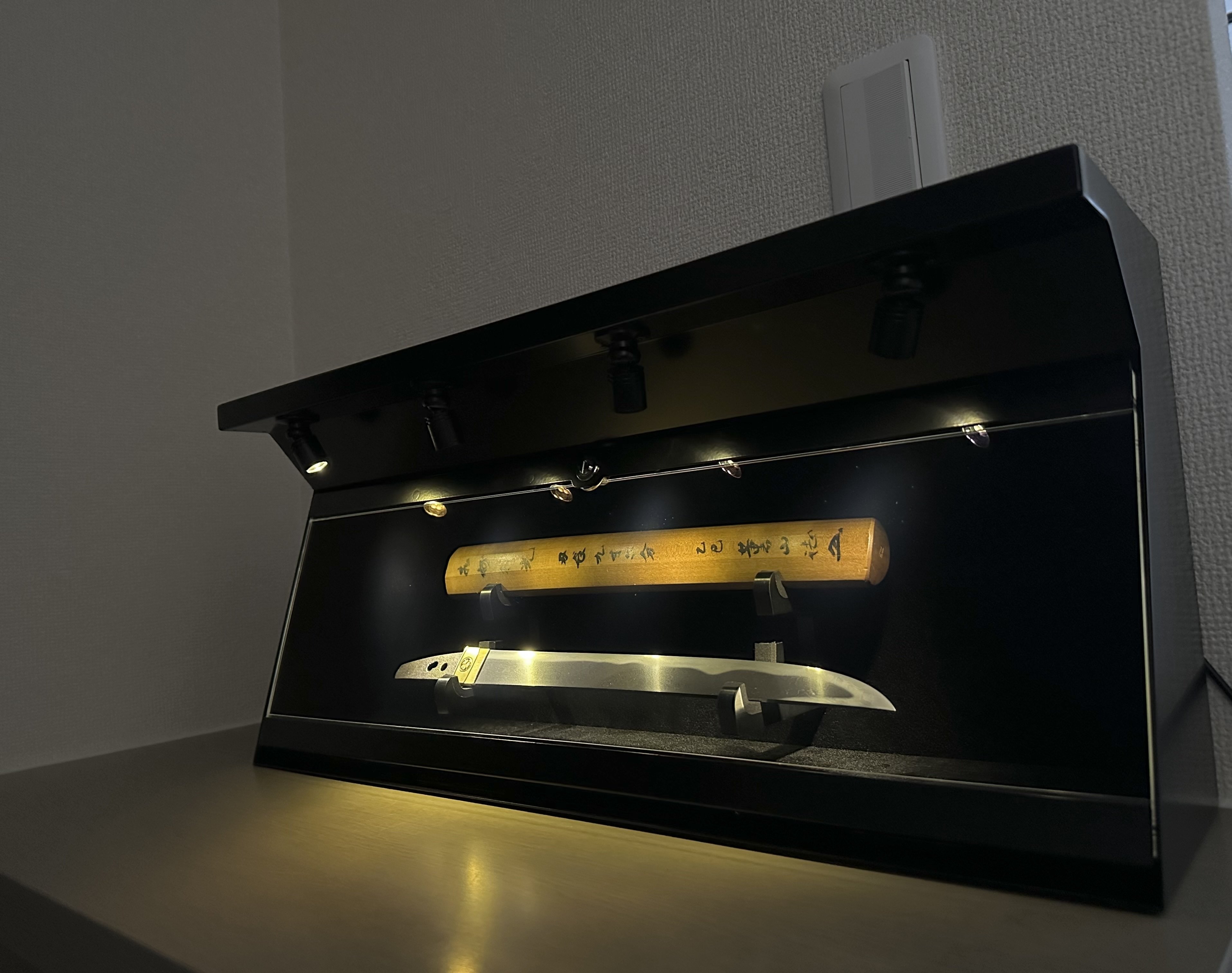 卓上短刀箱2.0の拵同時展示仕様への改造について② 刀受けの試作品が