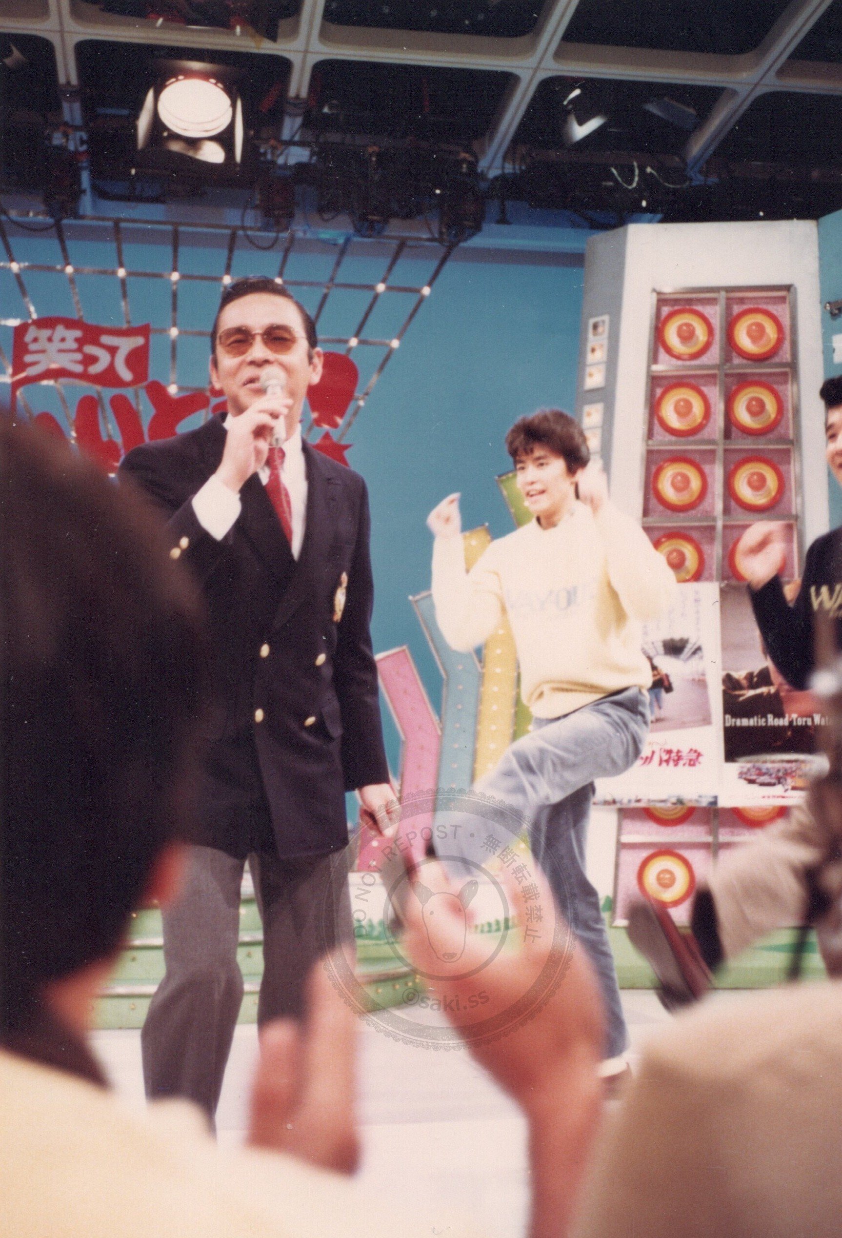 【激レア！】笑っていいとも25周年記念 ゴールドタモリ 超ストラップ 懐かし写真館：笑っていいとも！（1983年11月）｜saki.ss