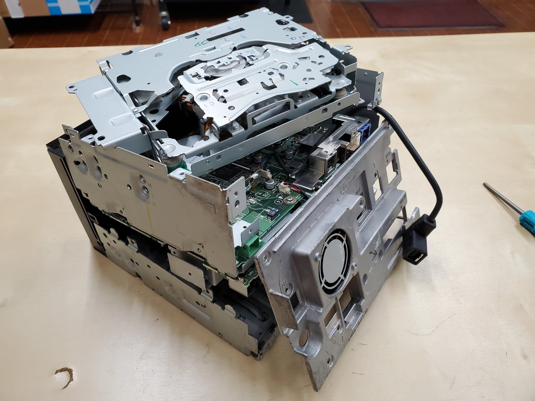 修 楽ナビ AVIC-MRZ07Ⅱ 分解修理｜有)越谷電器