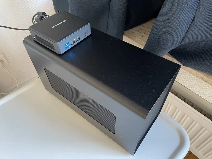GeForce RTX 4090をRazer Core X Chromaに取り付けて動かせるように