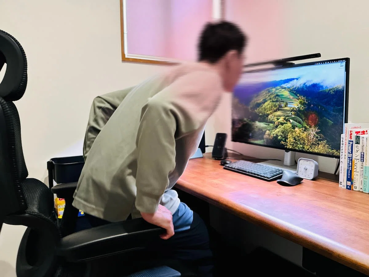 BenQ ScreenBar Proレビュー！自動ON/OFF搭載。手元を明るく、広く