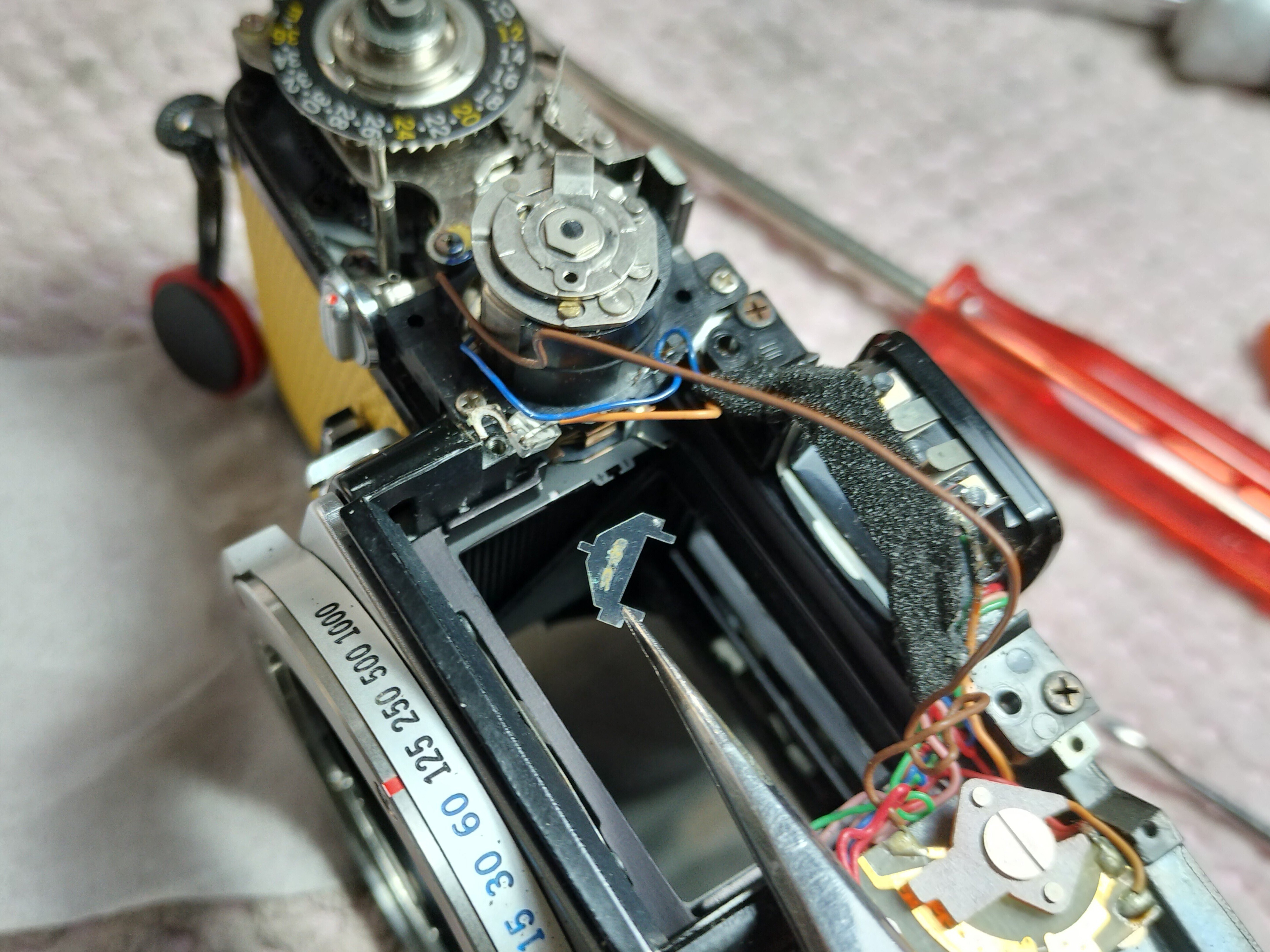 Olympus OM-1の分解｜フィルムカメラ修理のアクアカメラ