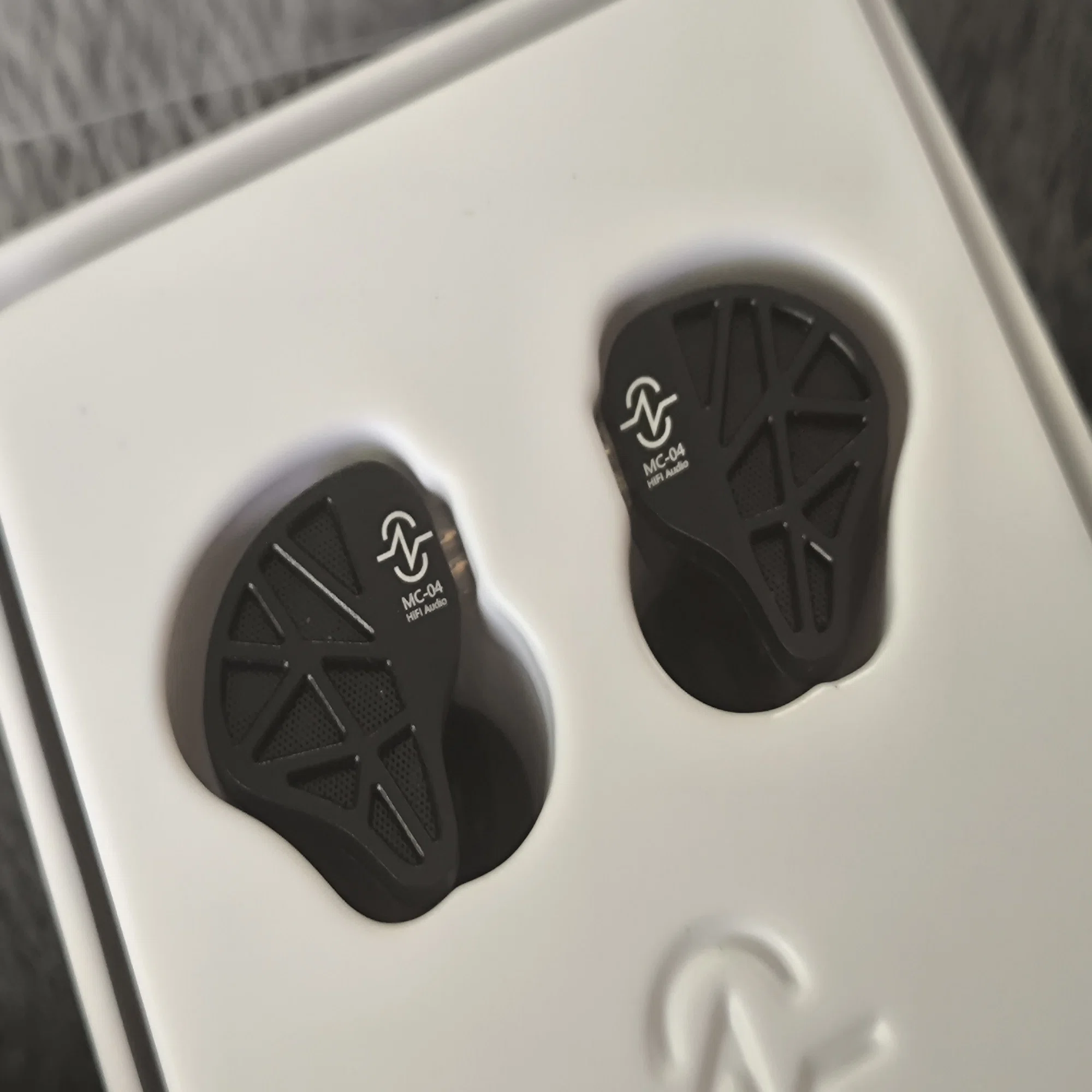 CCZ MC04 Nocturne は 低音のアタック感が気持ちいいプラスチック筐