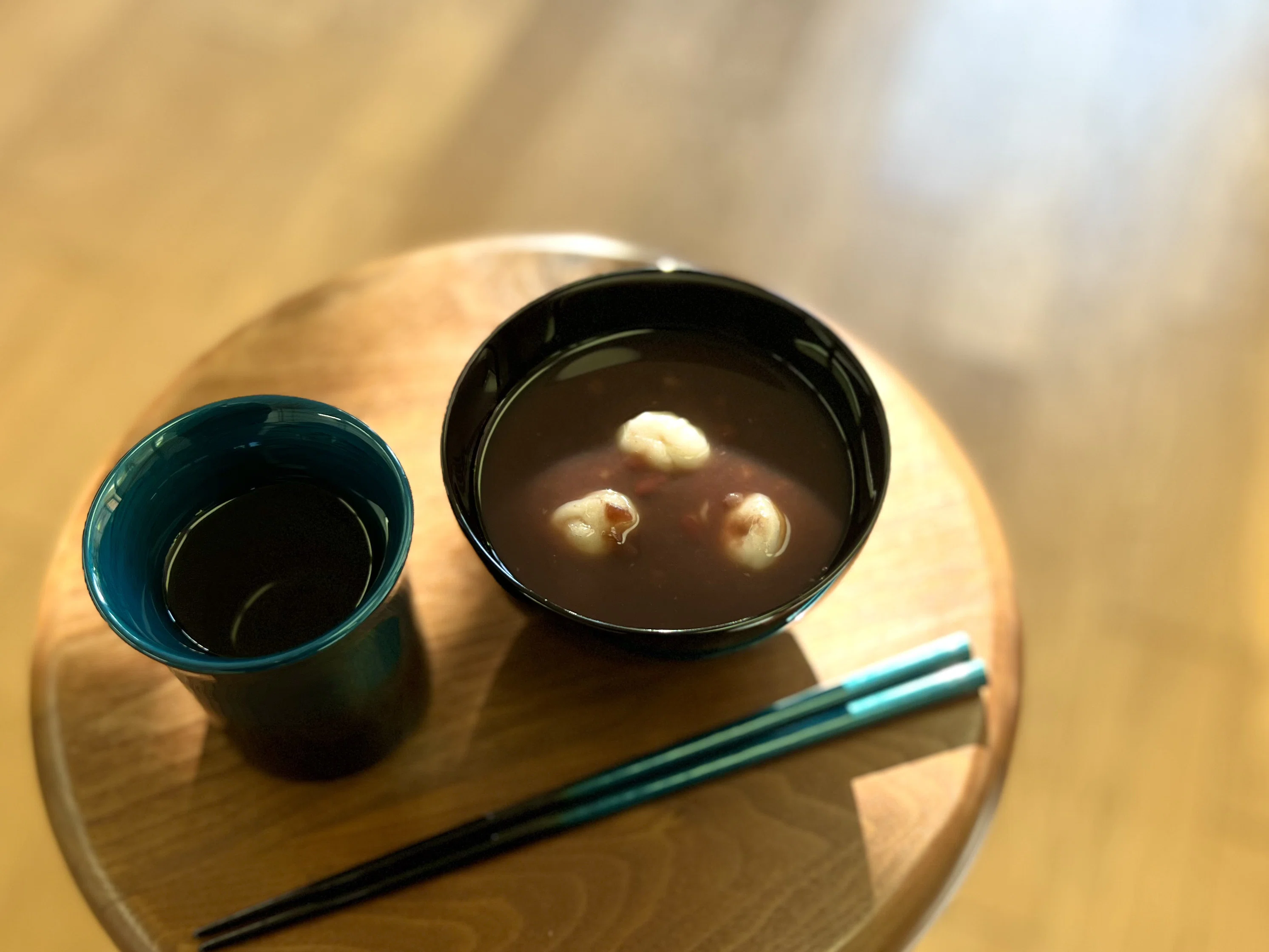 パールブルーのグラデーションに込めた想い。挑戦を続ける田谷漆器店の