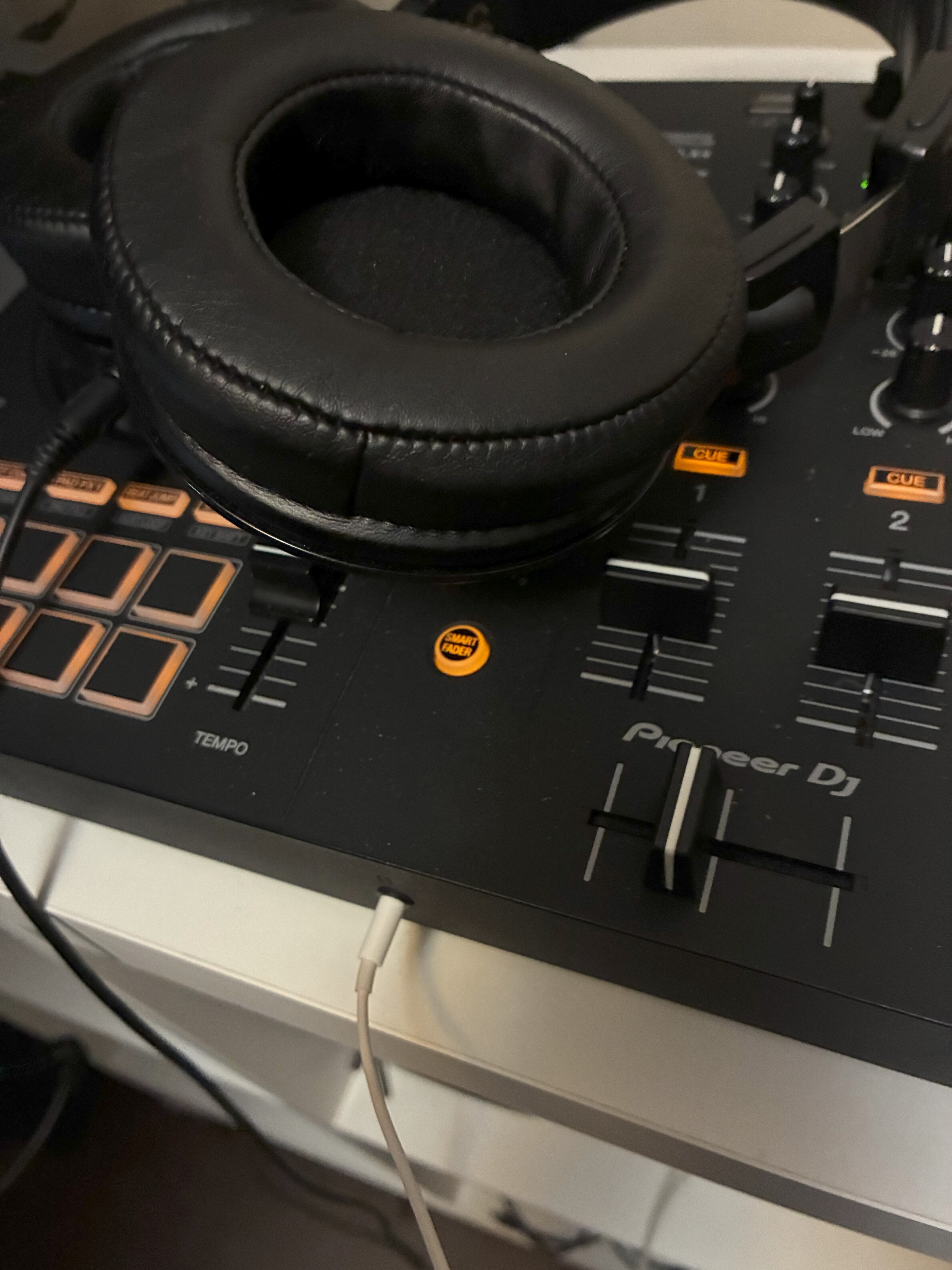 【^_^】　Pioneer DJ DJコントローラー　ヘッドフォン無し Pioneer DJ DDJ-REV1 選べるヘッドホンセット Serato DJ 対応