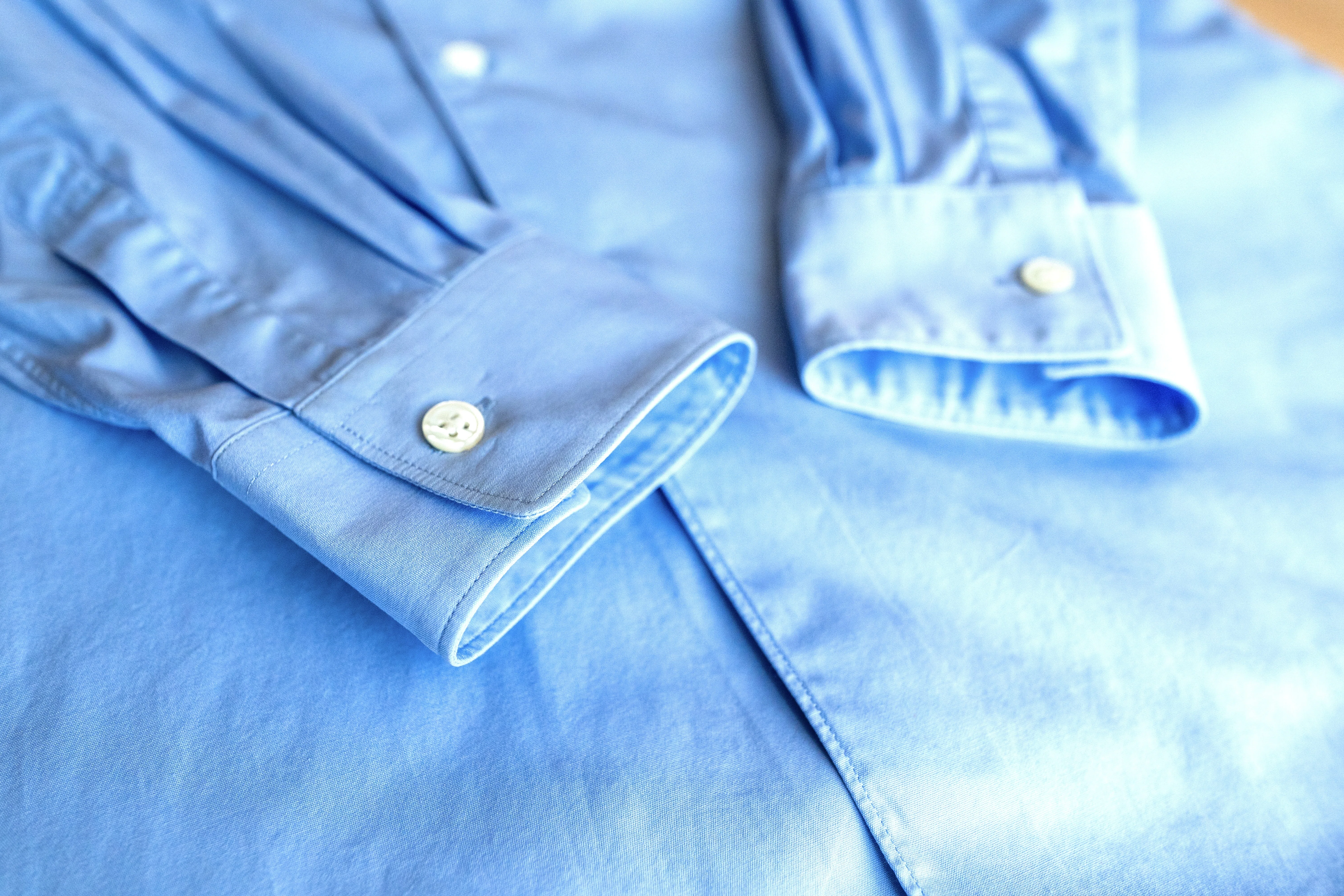 COMME des GARÇONS SHIRTSのシャツ｜アキラ