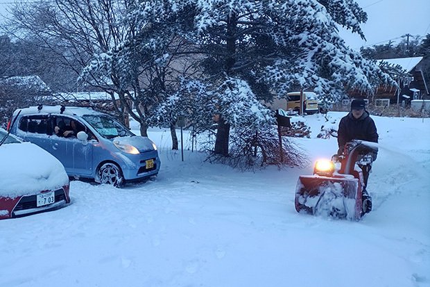 融雪機 倉庫排雪してもらったので出せます