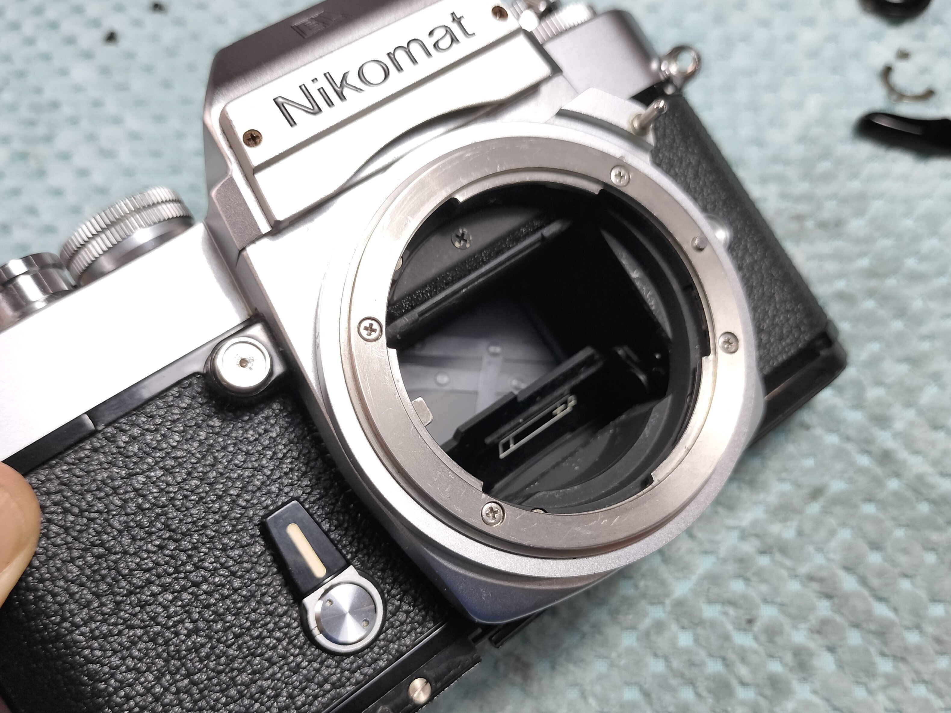 Nikon Nikomat ELの分解|フィルムカメラ修理のアクアカメラ Nikon Nikomat ELの分解|フィルムカメラ修理のアクアカメラ