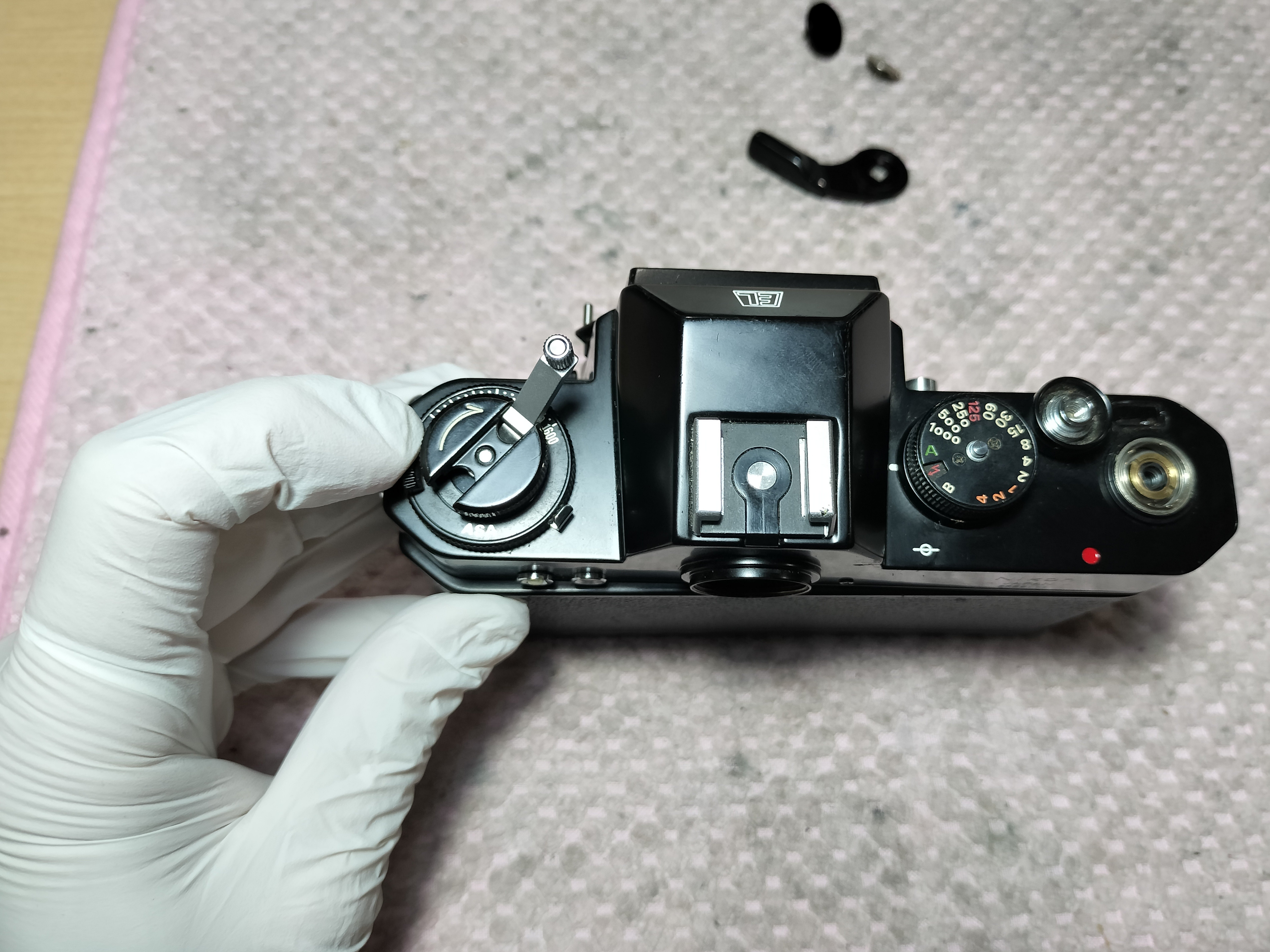 Nikon Nikomat ELの分解｜フィルムカメラ修理のアクアカメラ
