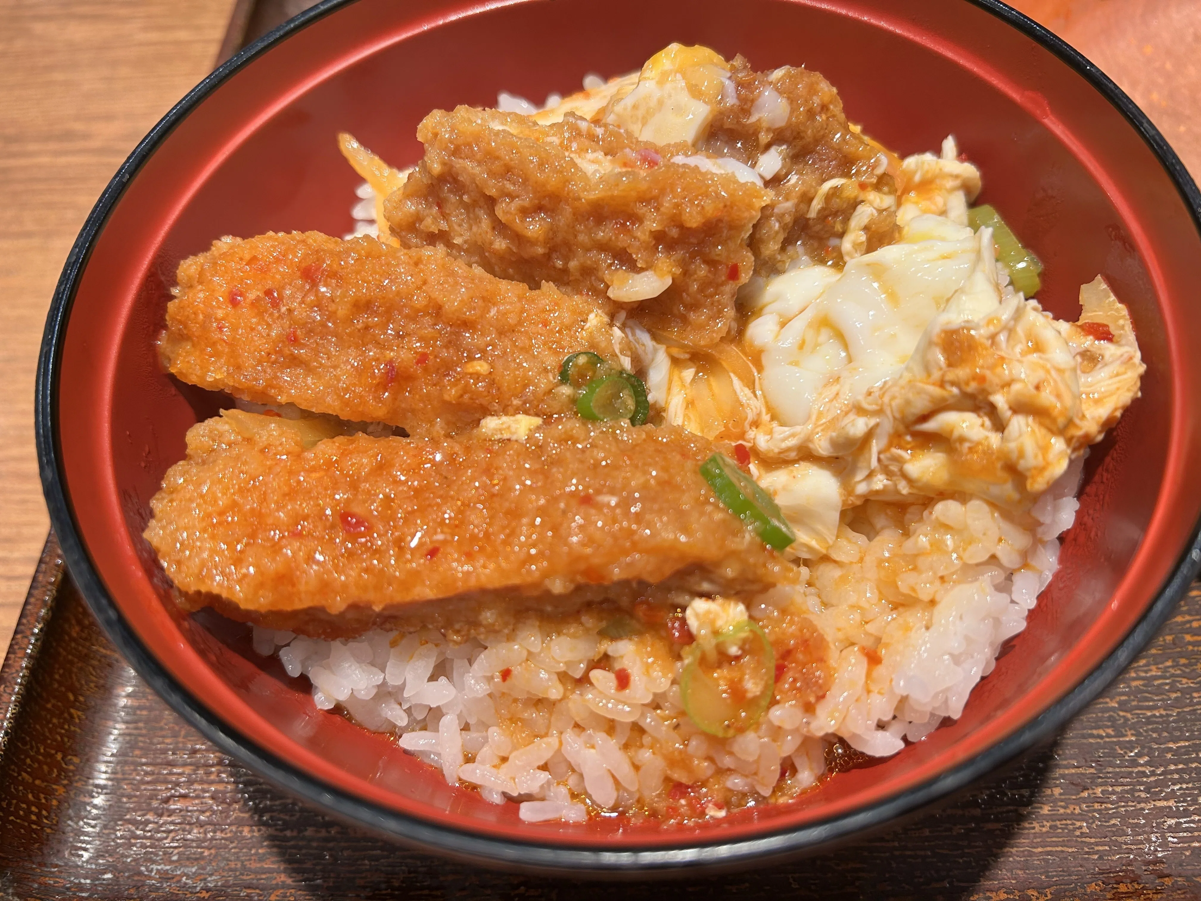 かつ丼好きとしては無視できない。大阪・梅田の迷宮地下街にある