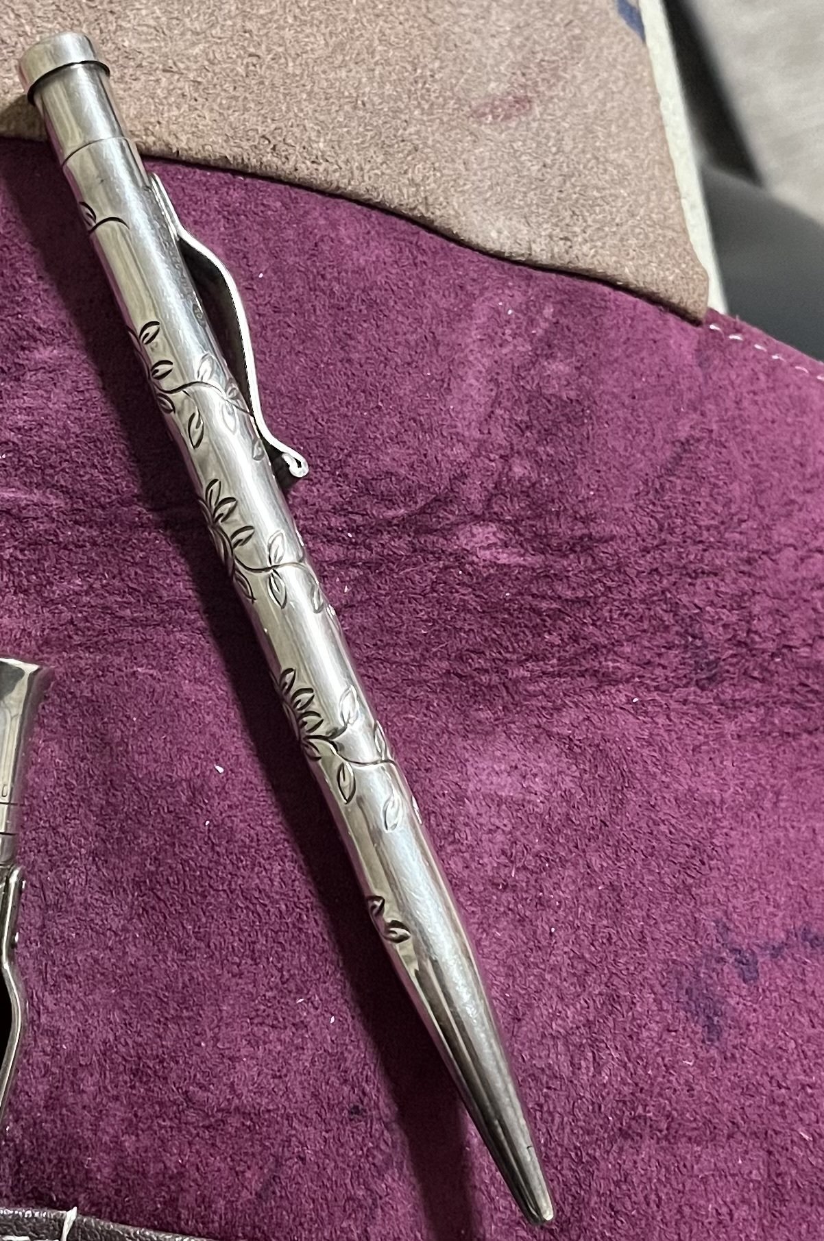 ヤードオレッド/メイフラワー/ボールペン｜アマミー